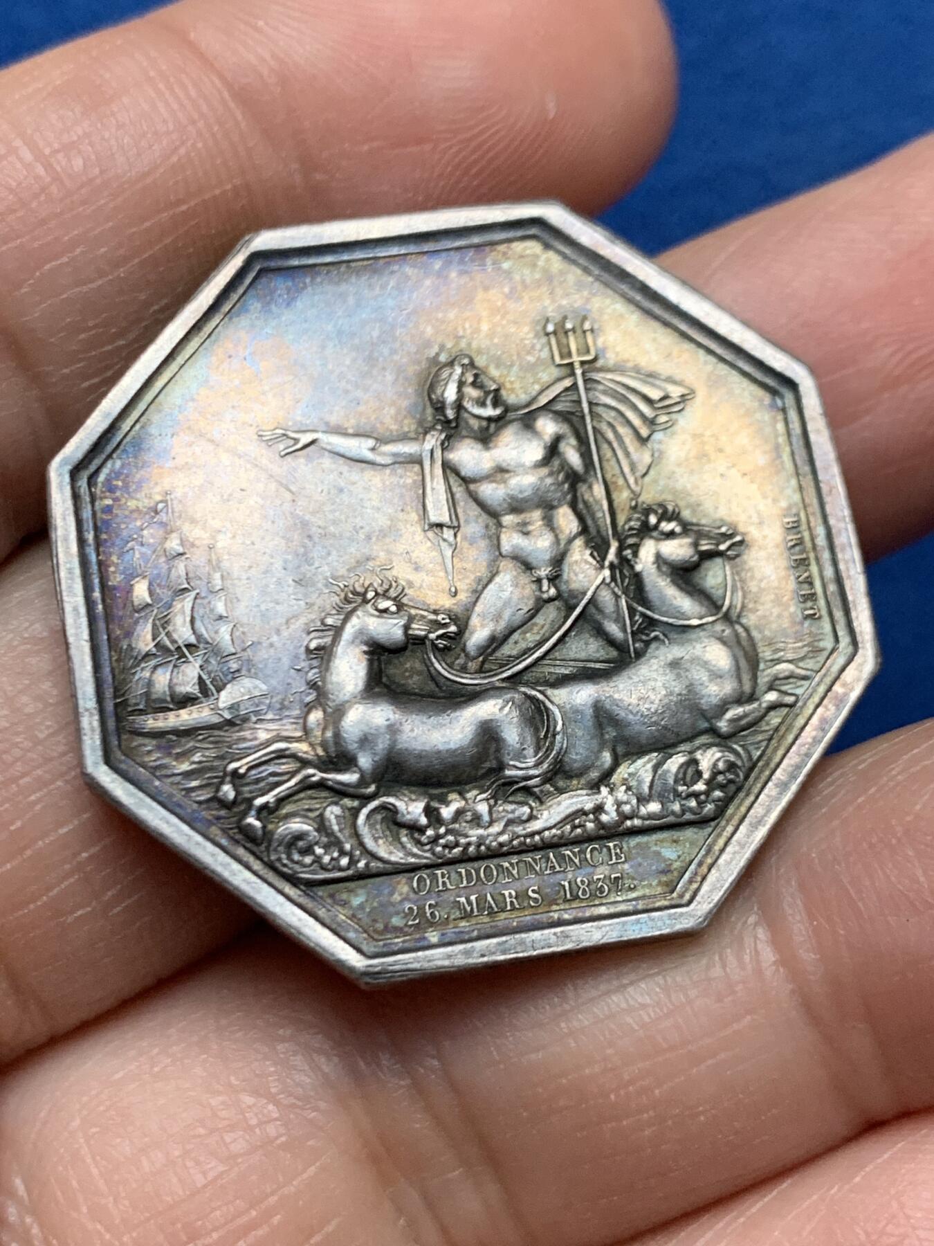 《竞宝斋》第451场 周日，周一，周二  3场连拍 （全场包邮，欢迎送拍） 法国早期无扇贝版本海王八角银质代币，海洋保险公司，17g，33.6mm，蜜蜂边铭