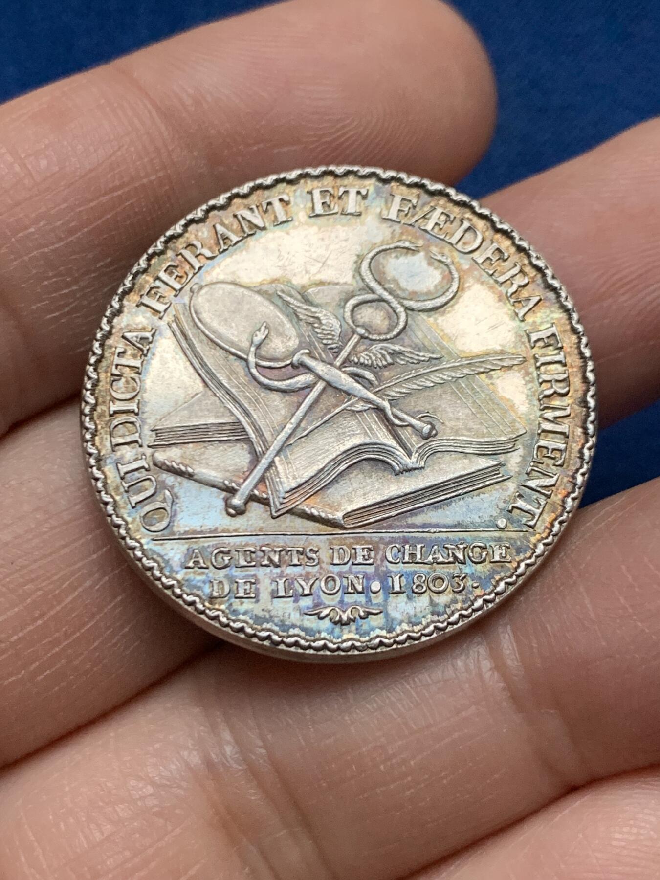 《竞宝斋》第451场 周日，周一，周二  3场连拍 （全场包邮，欢迎送拍） 法国拿破仑头像里昂股票经纪人银质代币，厚重，20.63g，31.5mm，手指边铭