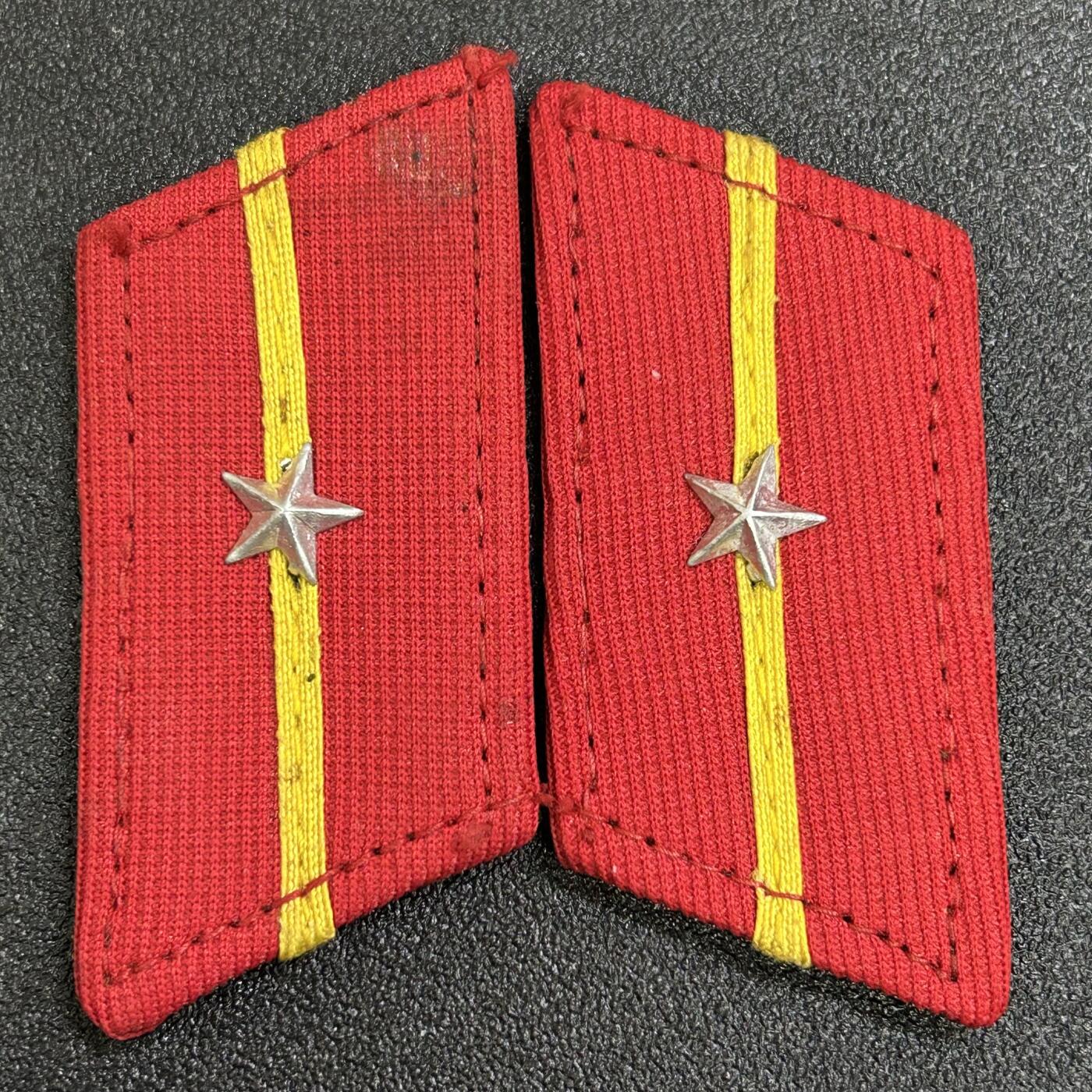 西秦中古拍卖第七十期 越南人民军陆军早期KN58式下士领章