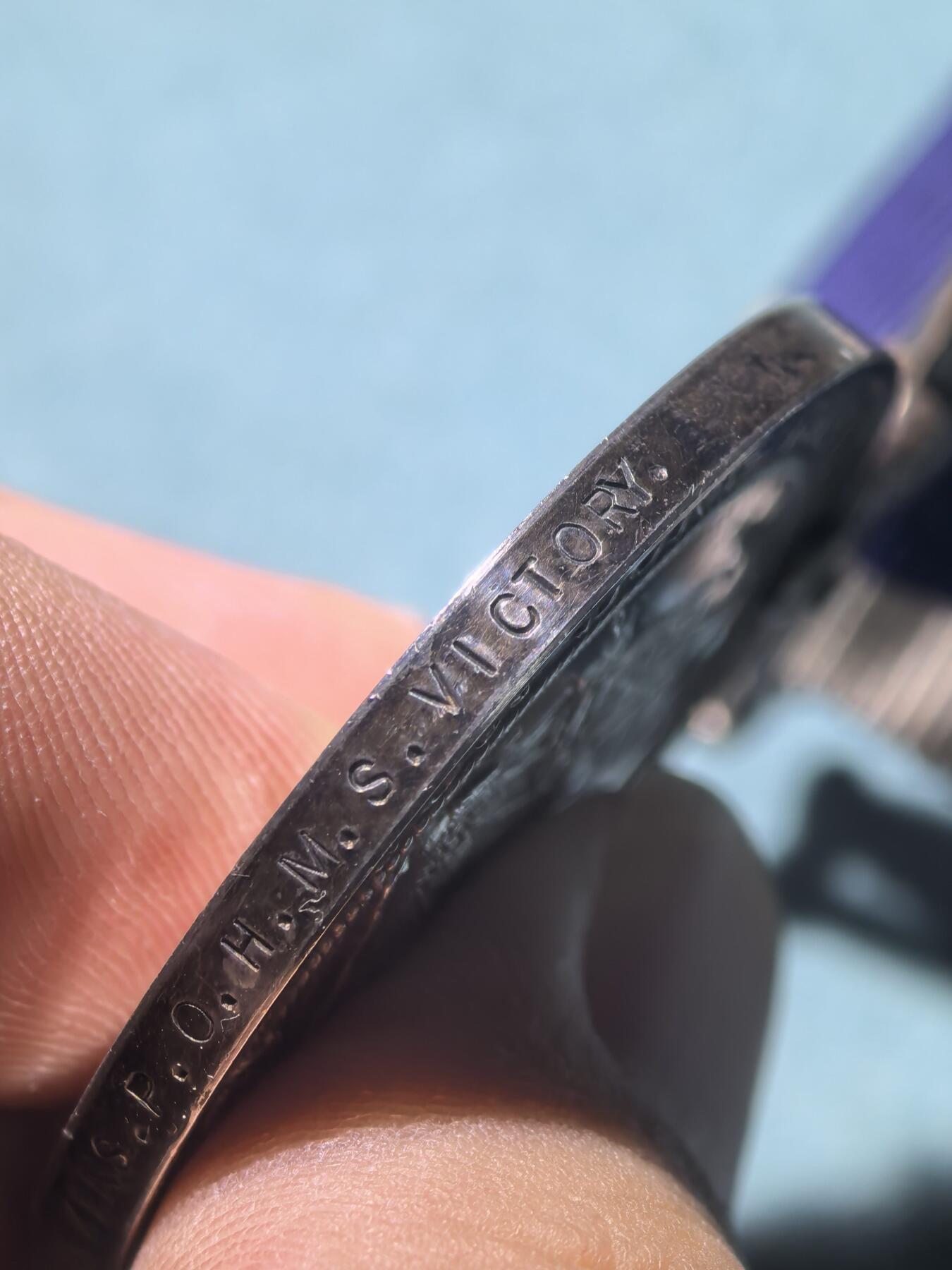 盛世勋华——号角文化勋章邮票专场拍卖第295期 英国海军长期服役和良好表现奖章 乔治五世版 银制 带边铭，授予英国皇家海军护卫舰金链花上的水兵