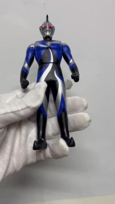 零元拍：海淘中古玩具 万代系列 后背附带铭文以及钢印 2001出品 20多年老玩具 掉漆蹭色属正常现象！邪恶之光！高斯奥特曼的复制体 卡欧斯奥特曼 软胶模型 中古玩具收藏家必备小摆件