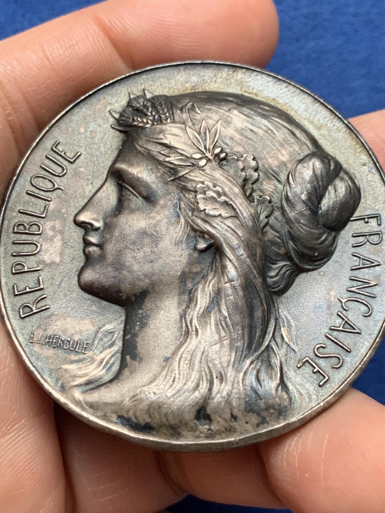 《竞宝斋》第451场 周日，周一，周二  3场连拍 （全场包邮，欢迎送拍） 法国玛丽安娜镀银单面铜章，47.75g，50mm，丰饶角边铭