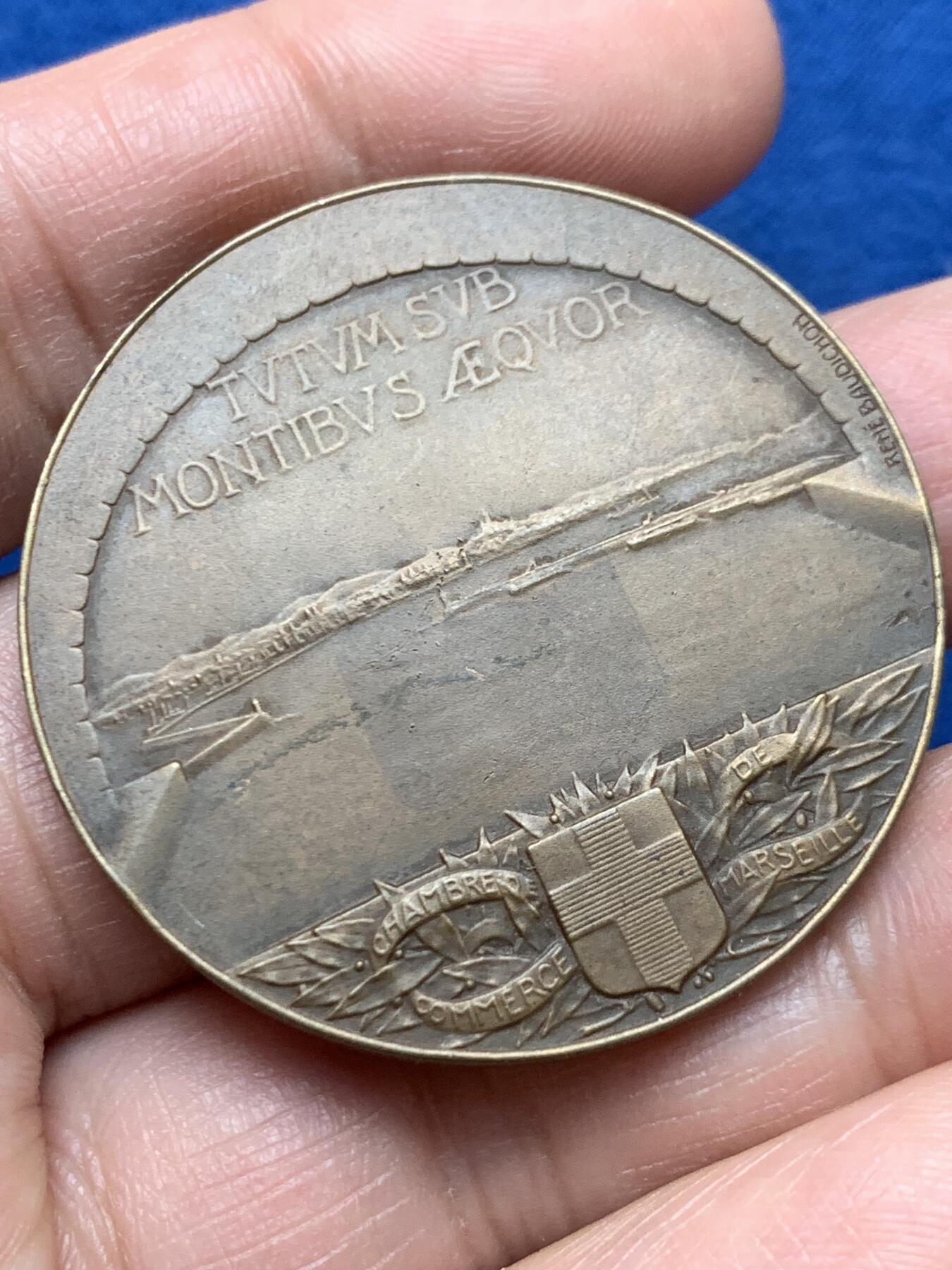 《竞宝斋》第451场 周日，周一，周二  3场连拍 （全场包邮，欢迎送拍） 法国马赛-罗讷运河和罗夫海隧道铜章，29.9g，41mm，边铭：三角形+铜标