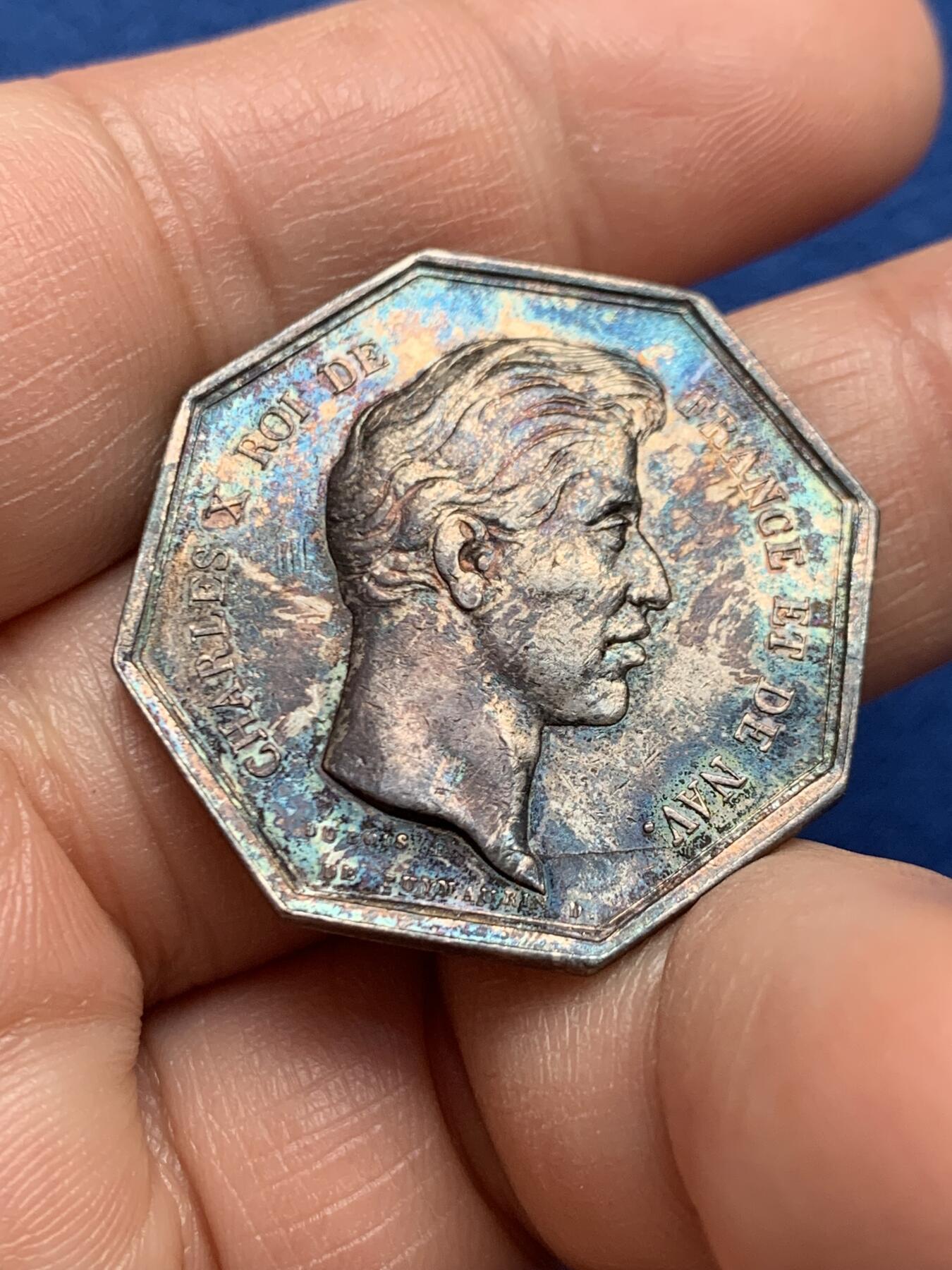 《竞宝斋》第451场 周日，周一，周二  3场连拍 （全场包邮，欢迎送拍） 法国查理十世头像里尔商会八角银质代币，11.65g，30.2mm，早期无边铭