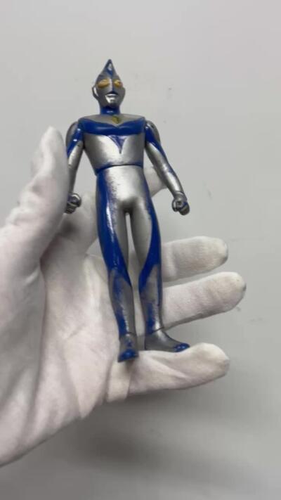 零元拍：海淘中古玩具 万代系列 哦脚底附带铭文以及钢印 1997年出品 20多年老玩具非常少见 掉漆蹭色属正常现象！戴拿奥特曼 奇迹型 软胶模型 中古玩具收藏家必备小摆件