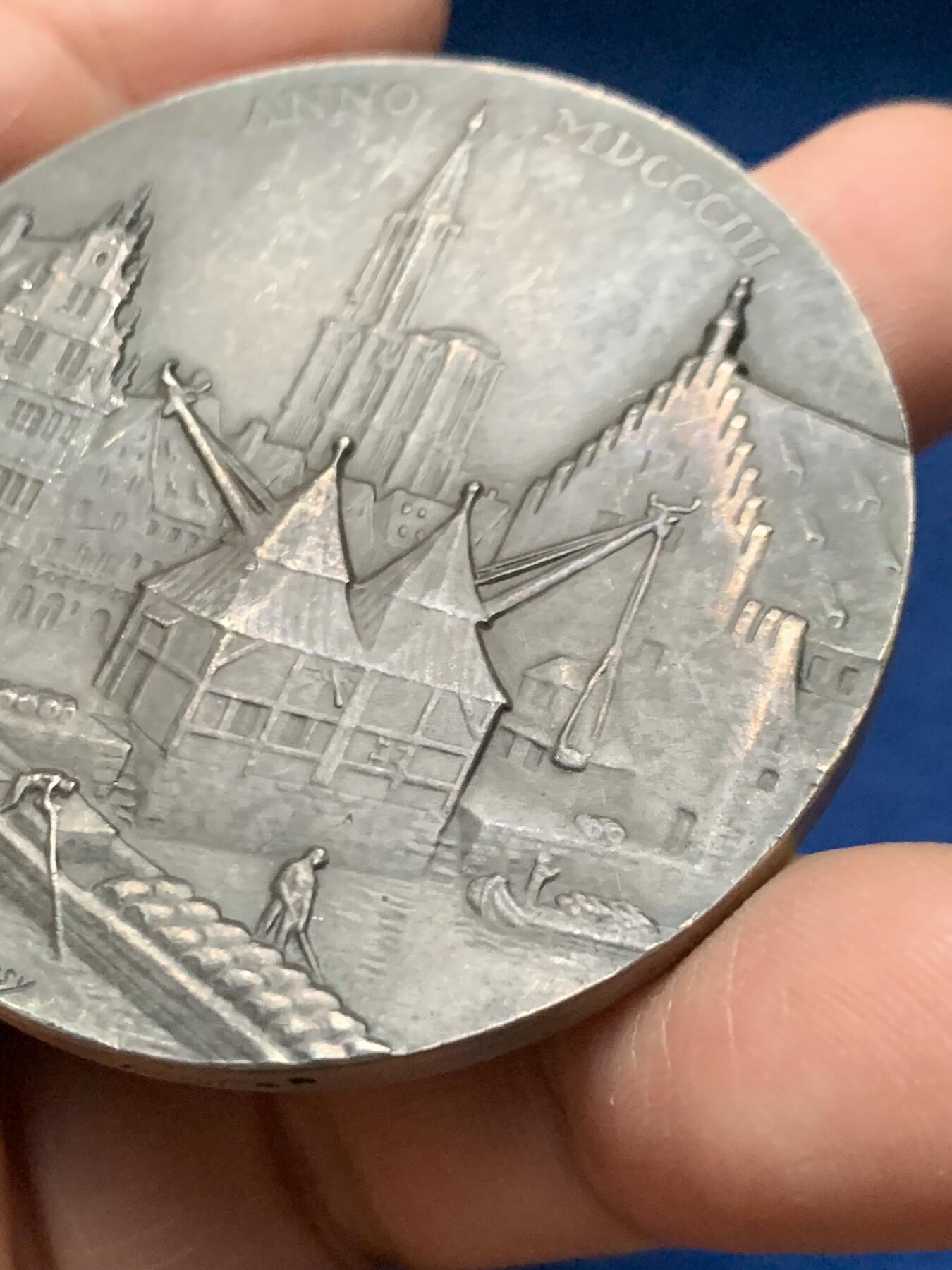 《竞宝斋》第451场 周日，周一，周二  3场连拍 （全场包邮，欢迎送拍） 法国斯特拉斯堡商会银章，72.38g，53.6mm，边铭：野猪头+菱形argent