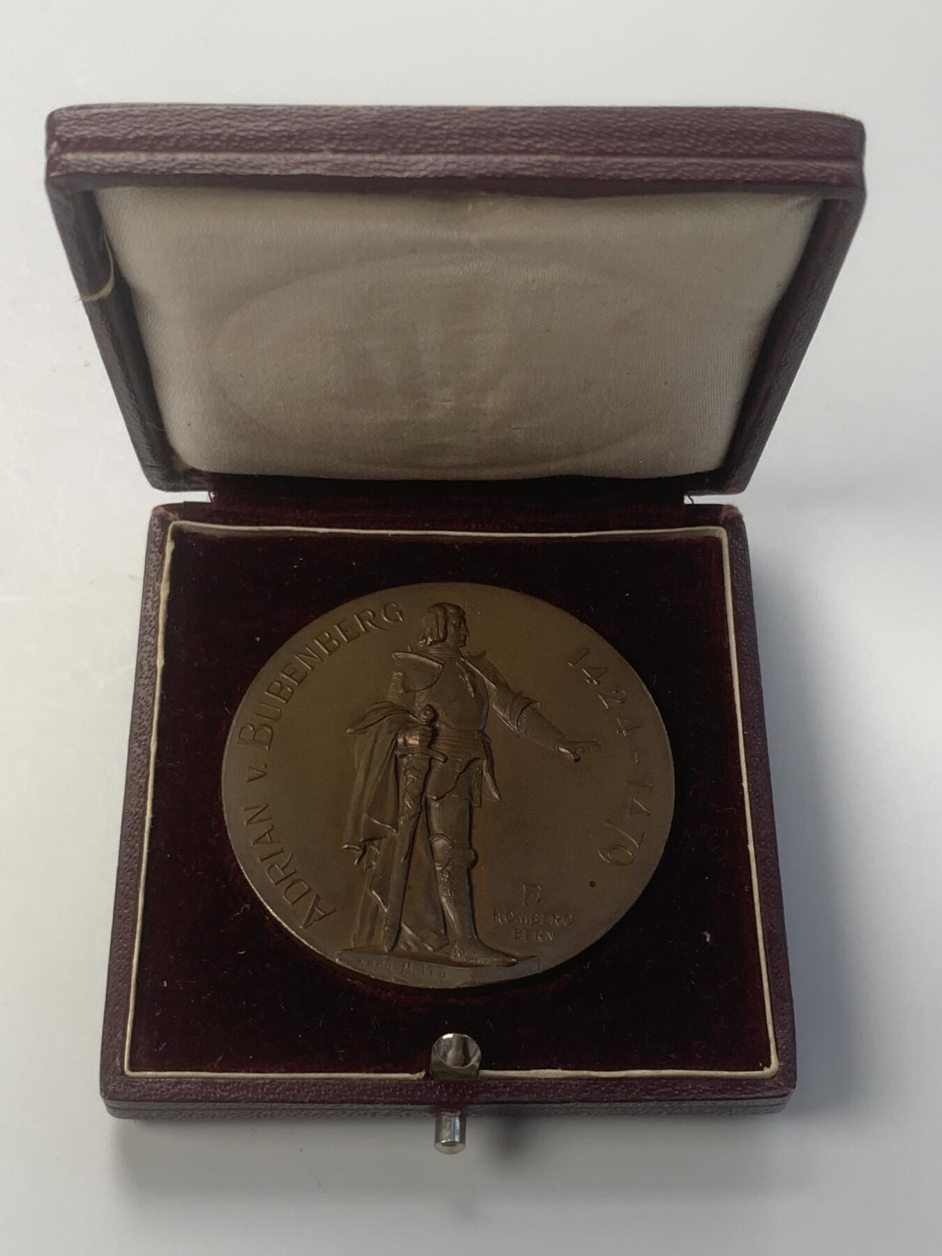 掌中浮雕-藏着的欧洲第047场 1897年瑞士伯尔尼狩猎节纪念章 ，  45mm，盒子有破损如图