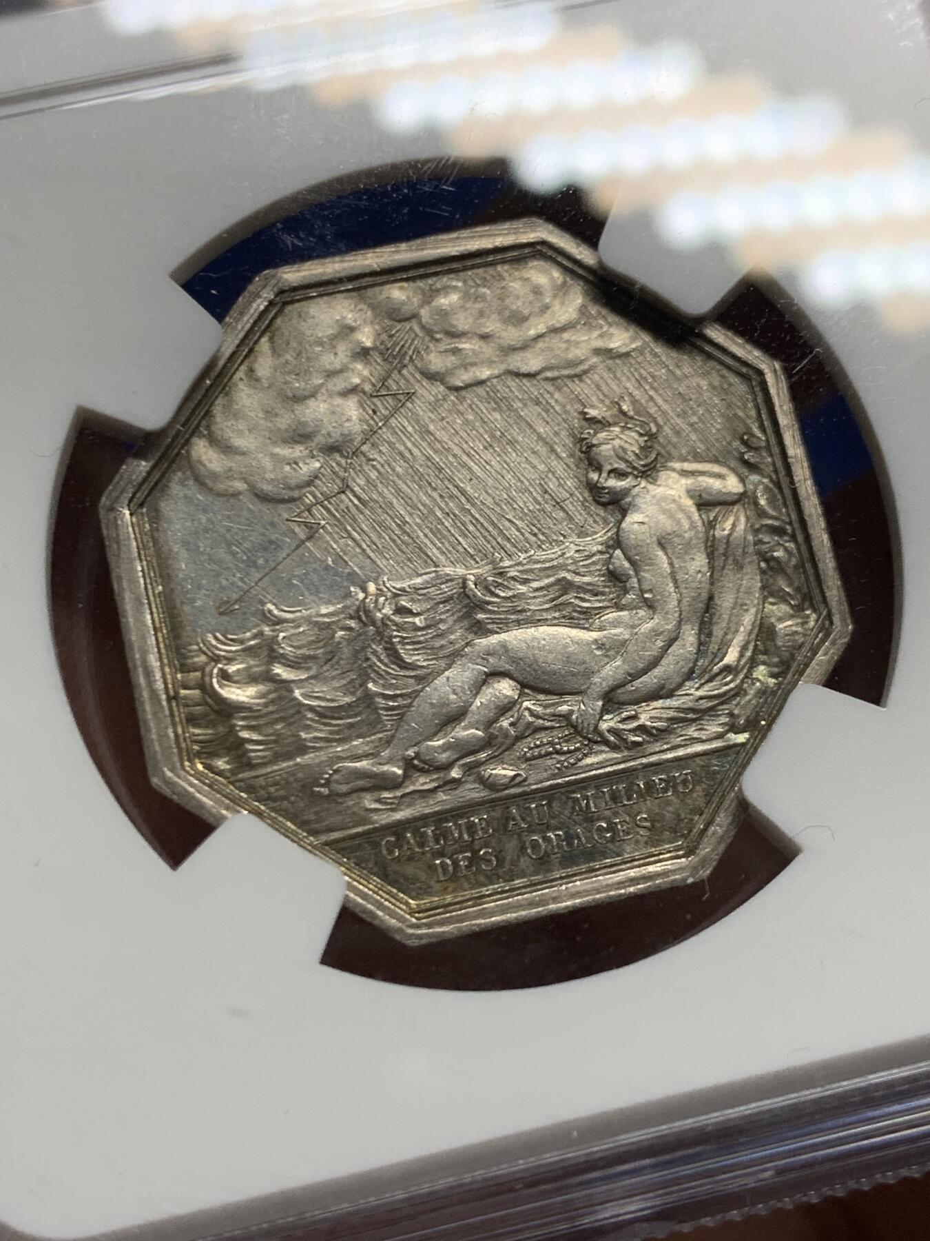 《竞宝斋》第451场 周日，周一，周二  3场连拍 （全场包邮，欢迎送拍） NGC MS64 法国婚姻爱情题材八角银质代币，命运之神摩伊赖牵着丘比特：爱情被命运牵着，蒙住了眼睛；海边女：暴风雨中保持平静，早期光边原铸