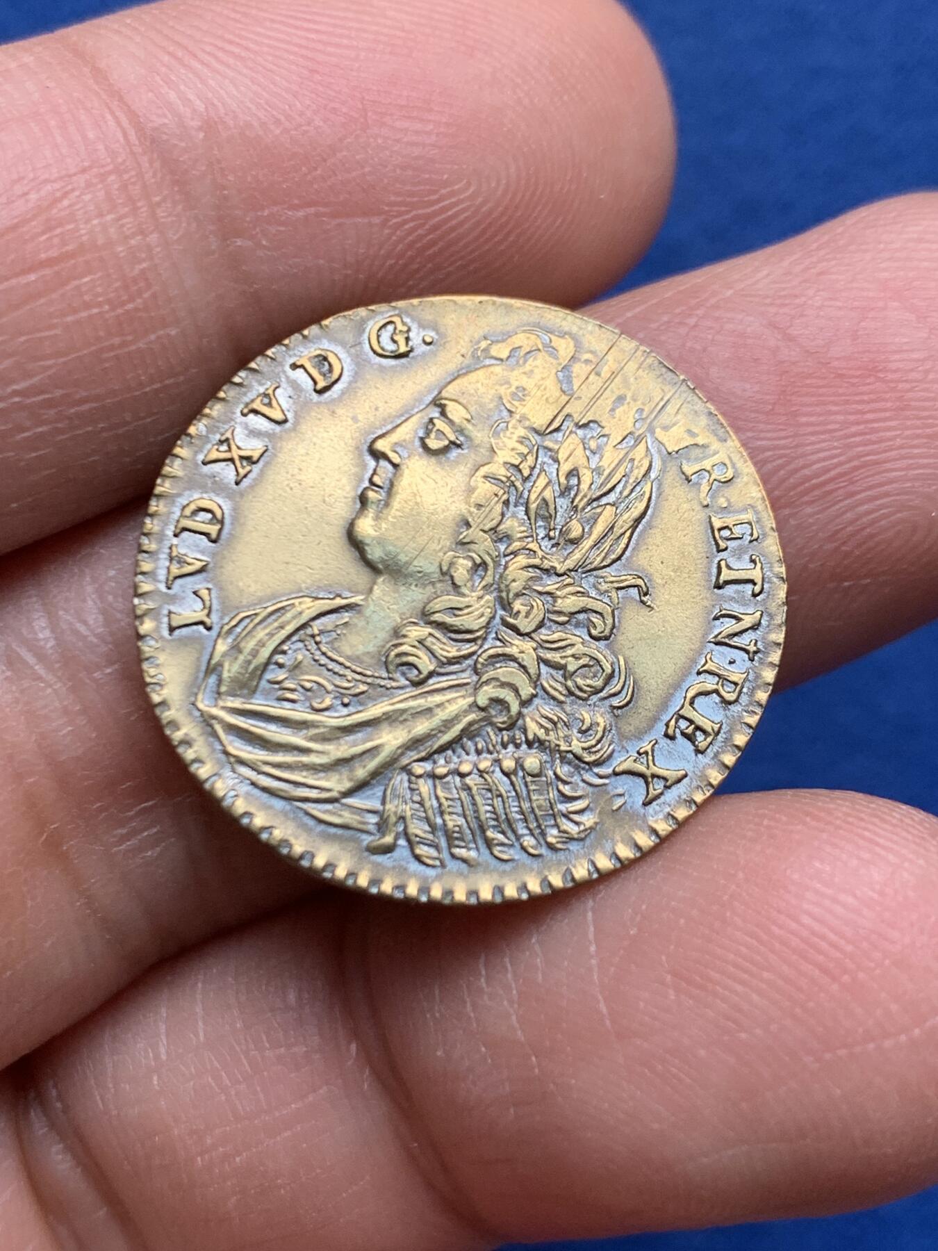 《竞宝斋》第451场 周日，周一，周二  3场连拍 （全场包邮，欢迎送拍） 法国路易十五头像“挚爱”铜质代币，阿波罗驯龙，3.83g，24mm