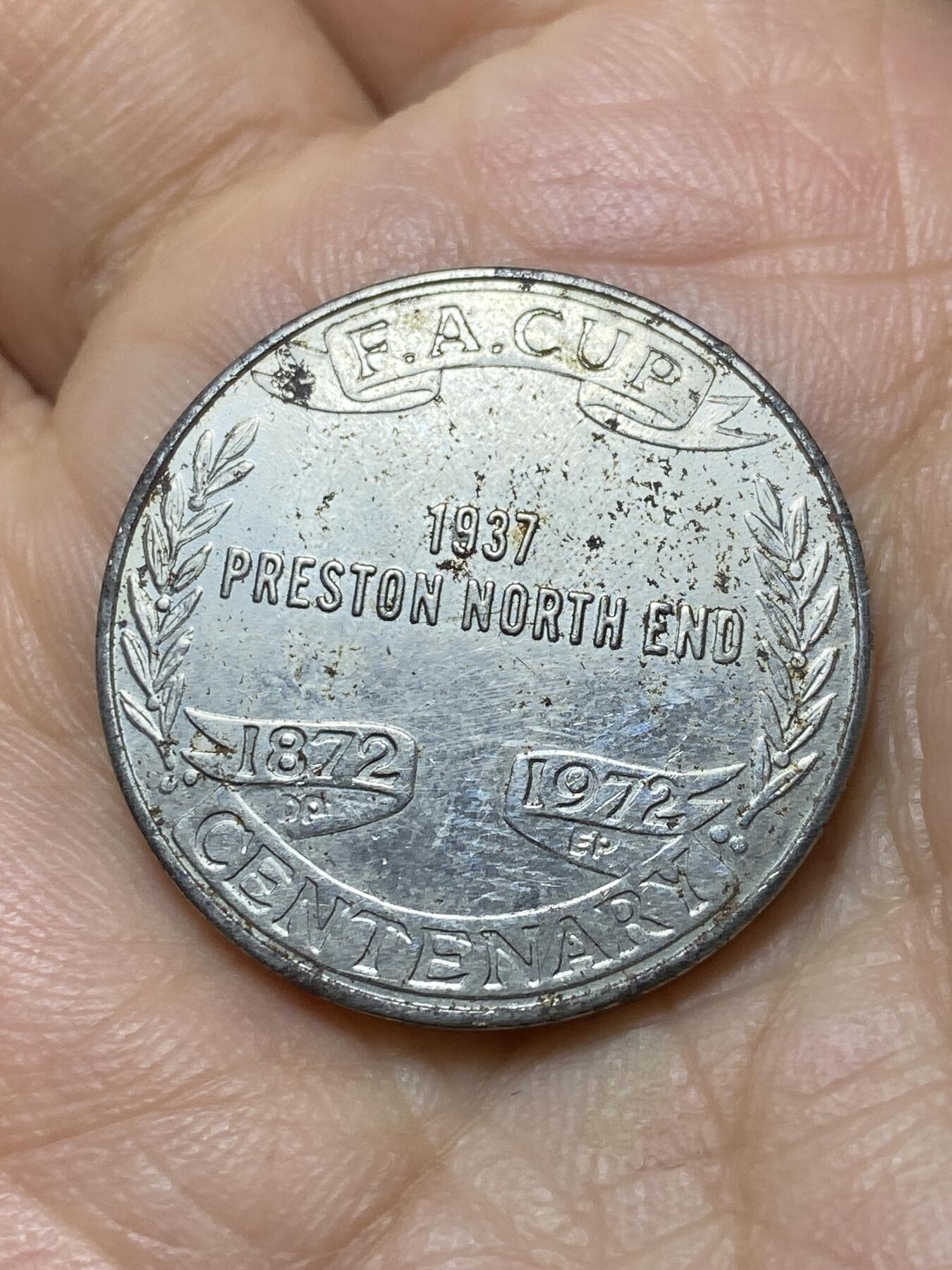 2025年第一百四十四场(总第一百七十场）品种丰富英国一线回流散币年末特拍场第一场(免佣金) 英国🇬🇧足总杯百年纪念章(普雷斯顿北区足球俱乐部1937年亚军)