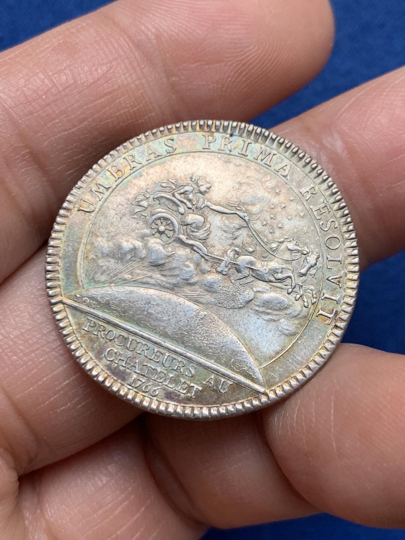 《竞宝斋》第451场 周日，周一，周二  3场连拍 （全场包邮，欢迎送拍） 法国路易十六头像夏莱特监狱检察官银质代币，9.39g，30.2mm