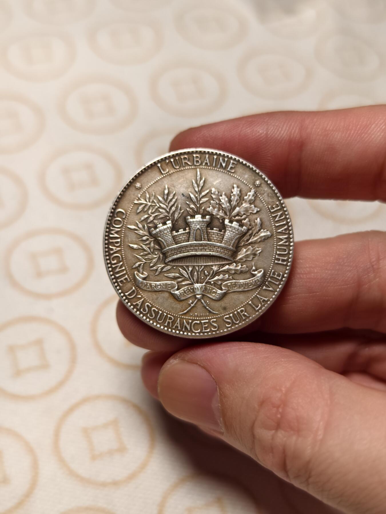 抚柳草堂-第四期章牌钱币（圣诞专场） 奖章勋章限时免佣 满百包邮 放漏专场 法国19世纪纪念银章 城堡王冠细节丰富背面未刻 丰饶角1AR边铭 950高银重20.8克 直径36.2mm 非常棒的一枚