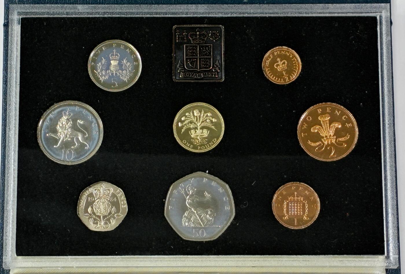 【雨安】【直播拍卖】【世界币章121期-裸币】2025-12-26 周五 19:30 保真 [现代套币] Great Britain 英国 套币 精制套币 1984年