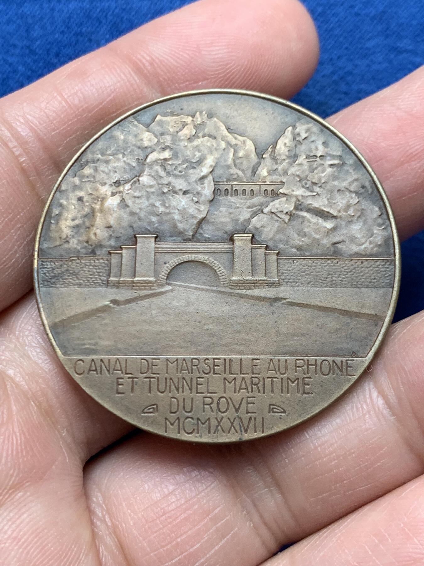 《竞宝斋》第451场 周日，周一，周二  3场连拍 （全场包邮，欢迎送拍） 法国马赛-罗讷运河和罗夫海隧道铜章，29.9g，41mm，边铭：三角形+铜标