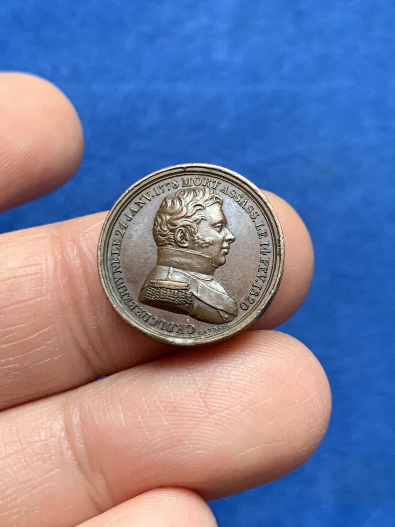 《竞宝斋》第451场 周日，周一，周二  3场连拍 （全场包邮，欢迎送拍） 法国王孙（亨利五世）诞生纪念铜质代币，4.07g，18.8mm，早期无边铭