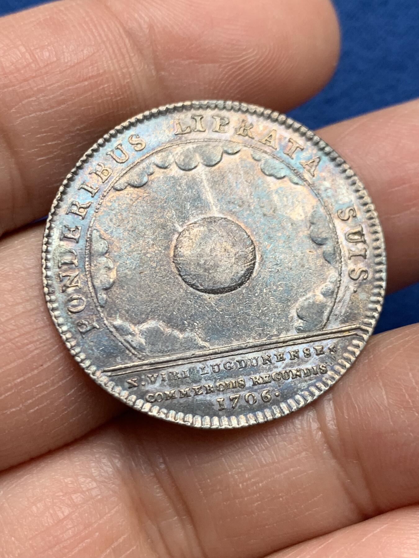 《竞宝斋》第451场 周日，周一，周二  3场连拍 （全场包邮，欢迎送拍） 法国1706年里昂商会银质代币，8.92g，30.8mm