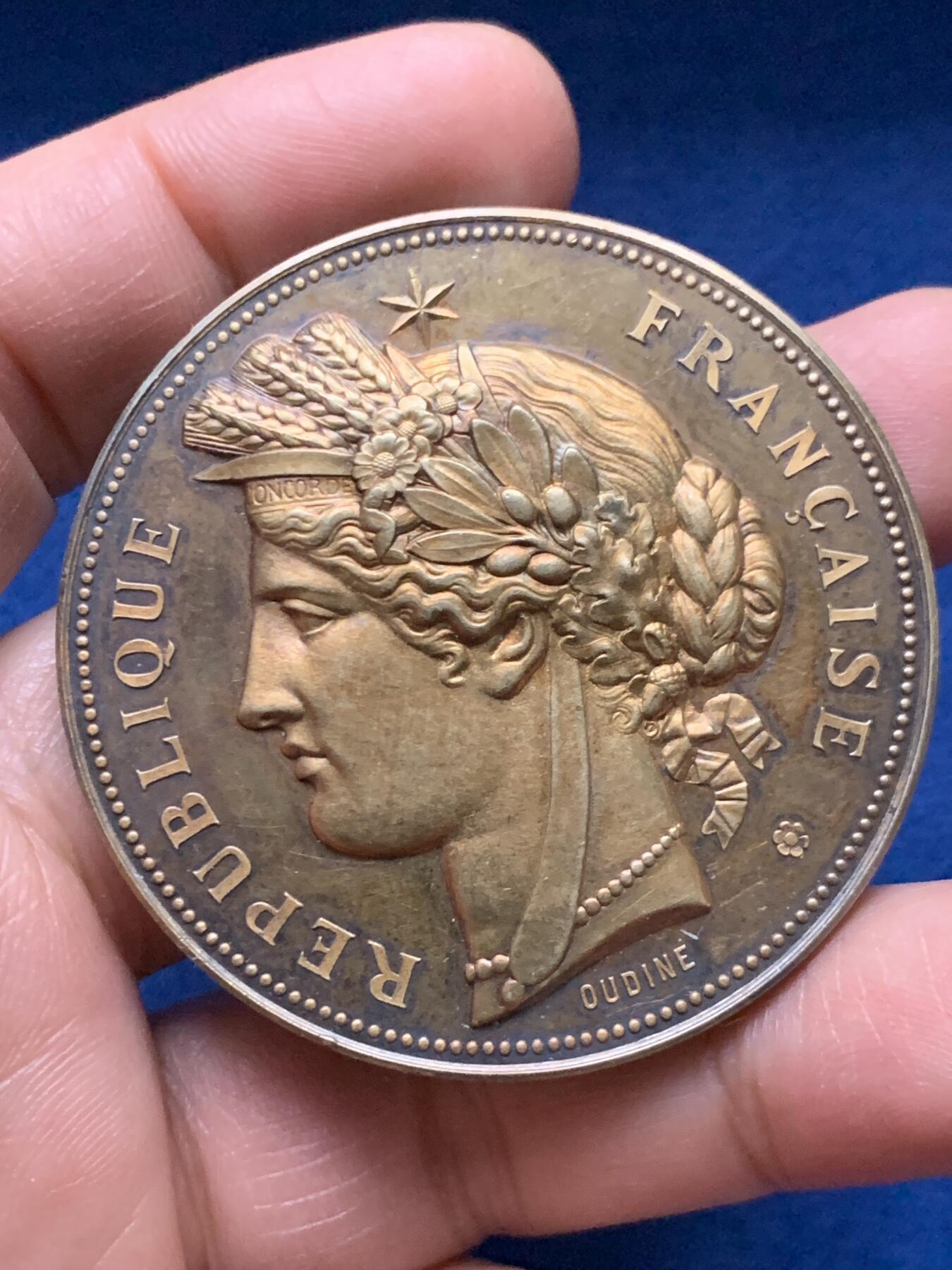 《竞宝斋》第451场 周日，周一，周二  3场连拍 （全场包邮，欢迎送拍） 法国战争部长颁发的射击比赛镀金银质奖章，67.11g，50.5mm，丰饶角边铭