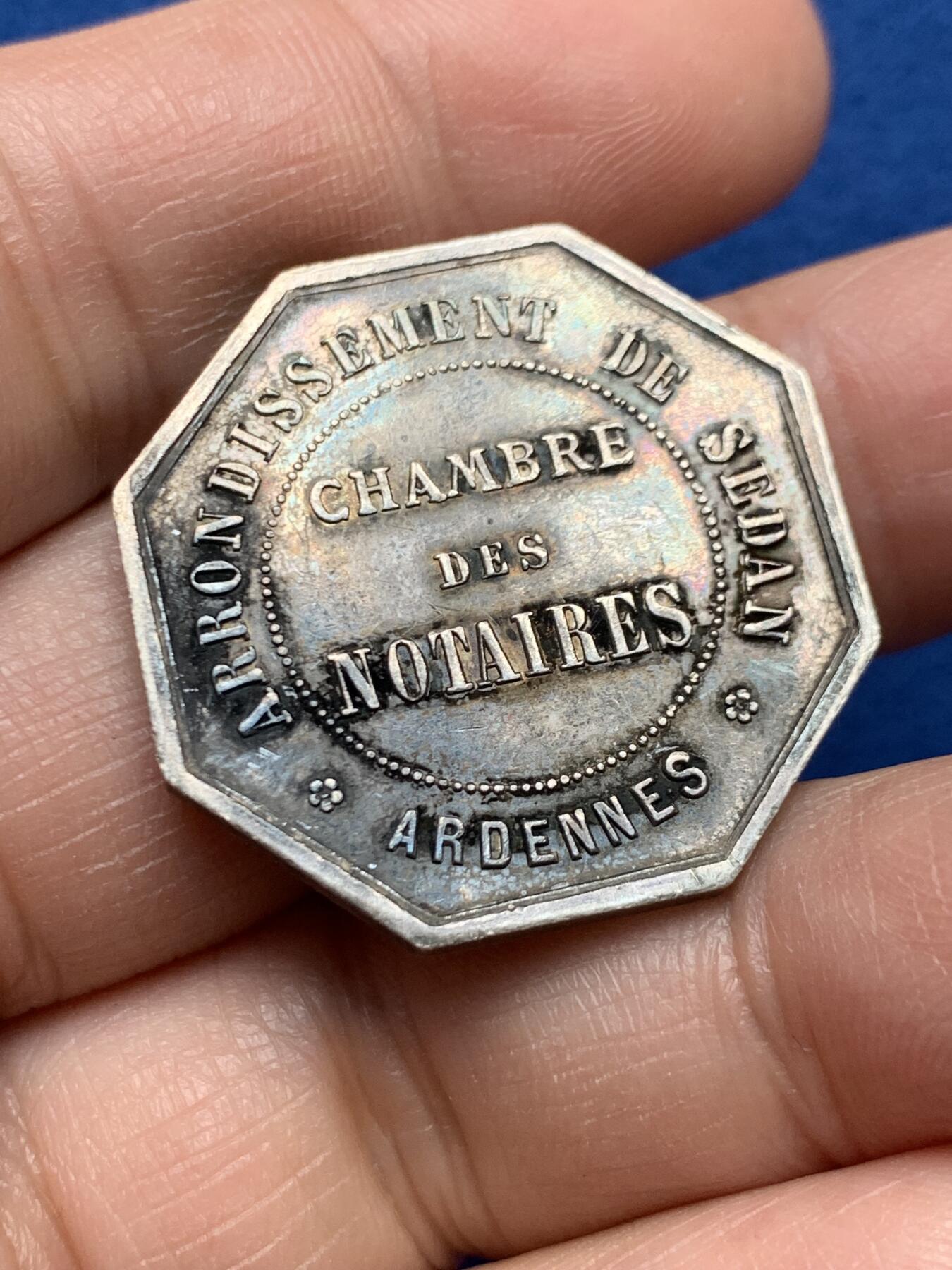 《竞宝斋》第451场 周日，周一，周二  3场连拍 （全场包邮，欢迎送拍） 法国色当地区公证人协会八角银质代币，12.12g，29.5mm，边铭：菱形+野猪头