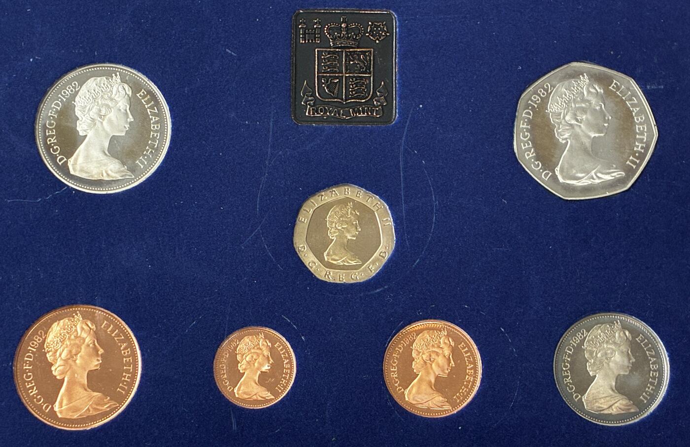 【雨安】【直播拍卖】【世界币章121期-裸币】2025-12-26 周五 19:30 保真 [现代套币] Great Britain 英国 套币 精制套币 1982年