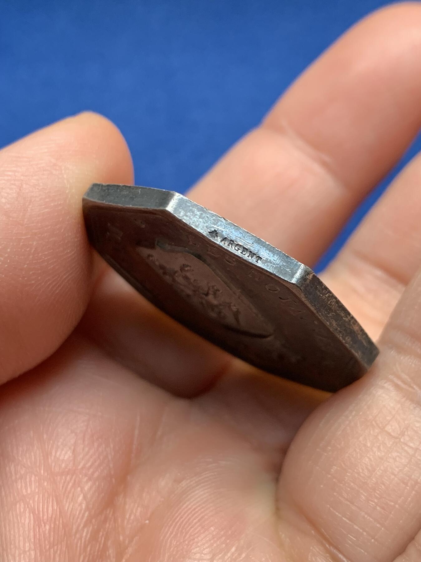 《竞宝斋》第451场 周日，周一，周二  3场连拍 （全场包邮，欢迎送拍） 法国八角银质代币，里昂公证人，15.12g，32.6mm，蜜蜂边铭