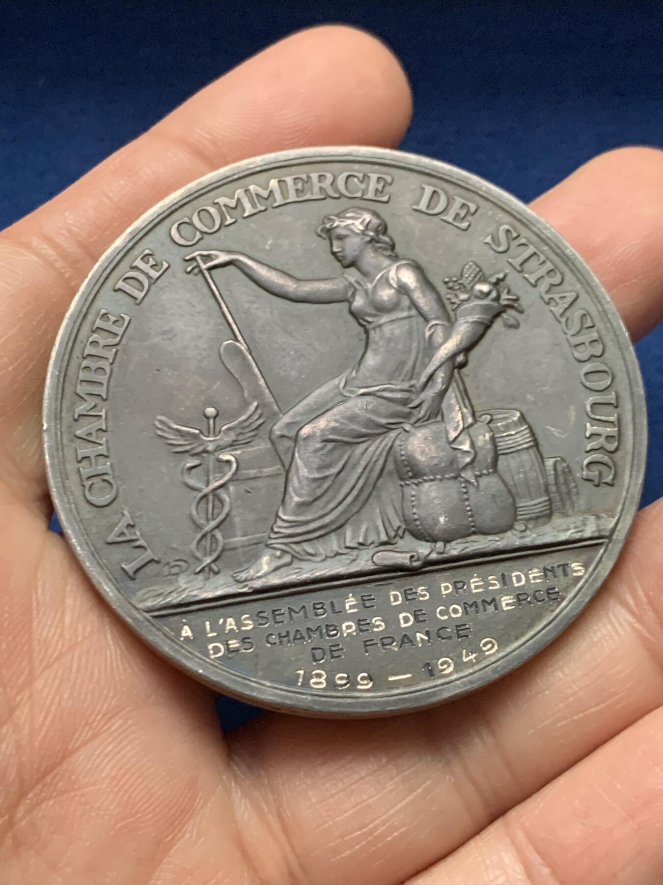 《竞宝斋》第451场 周日，周一，周二  3场连拍 （全场包邮，欢迎送拍） 法国斯特拉斯堡商会银章，72.38g，53.6mm，边铭：野猪头+菱形argent