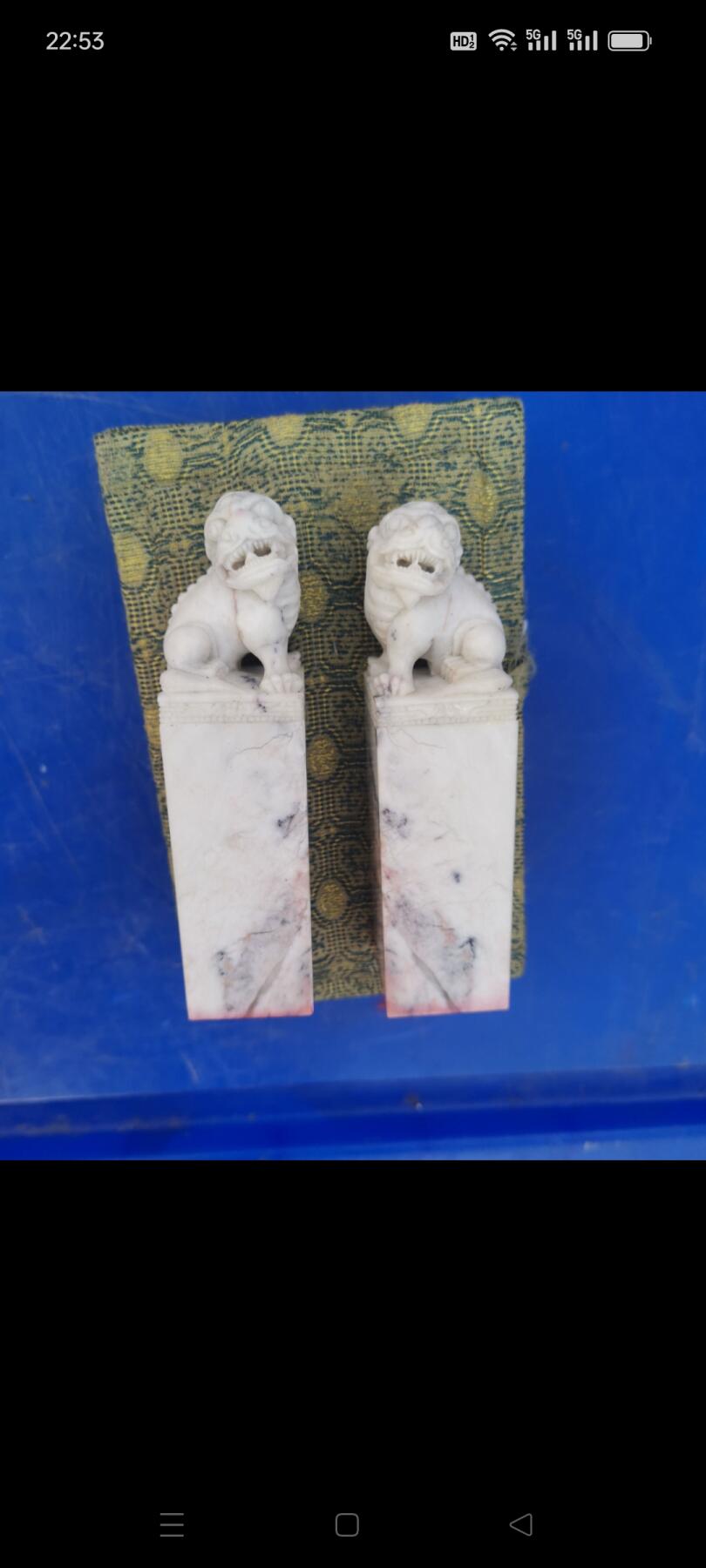 老寿山石印章一对，带石狮钮，造型古朴，适合收藏或摆，具体见图。整体成色还可以，有正常年代感，细节见图。