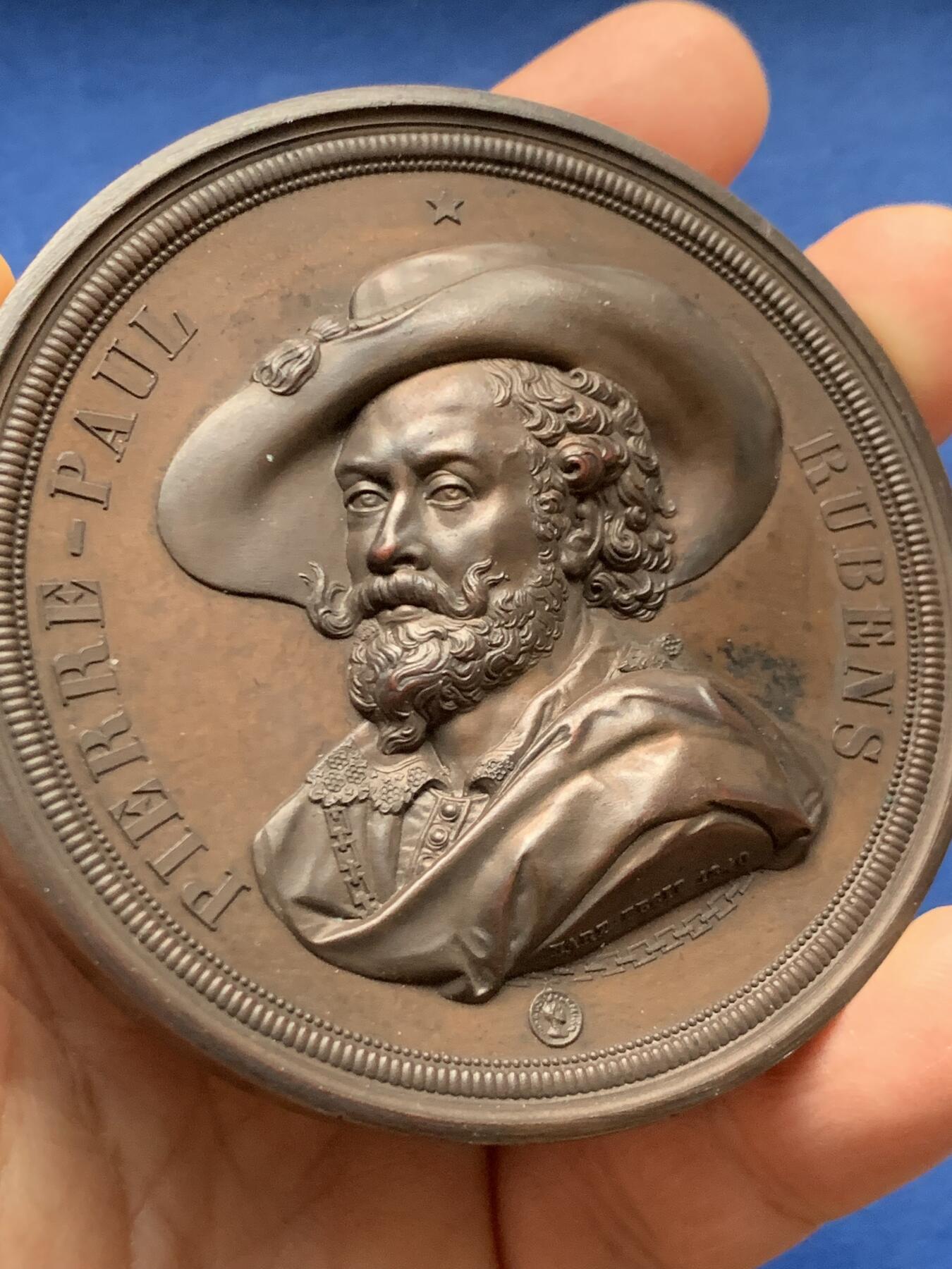 《竞宝斋》第451场 周日，周一，周二  3场连拍 （全场包邮，欢迎送拍） 1840年比利时画家鲁本斯逝世200周年纪念铜章，高浮雕，比常规68mm的尺寸大一圈，201.1g，71.8mm