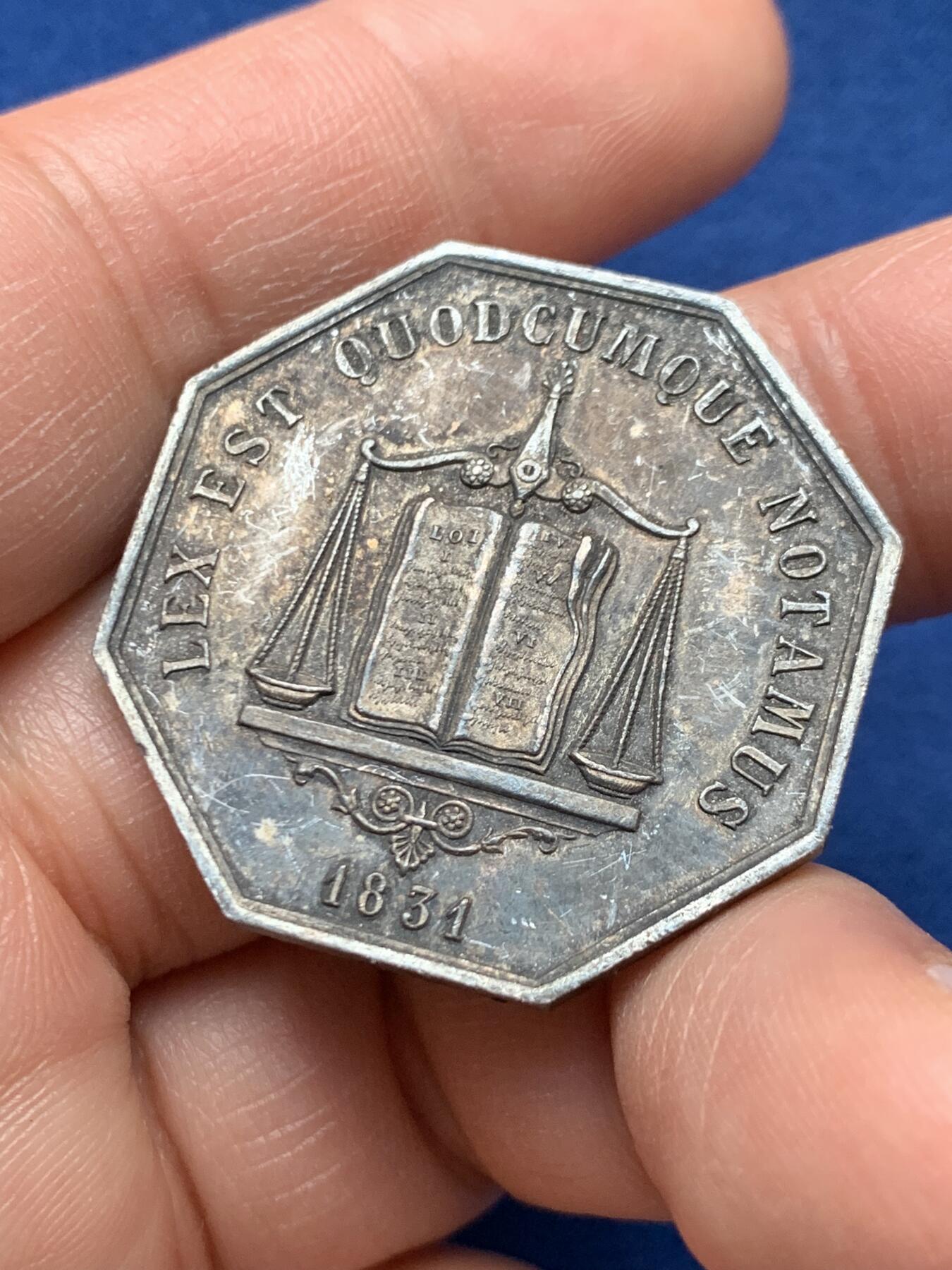 《竞宝斋》第451场 周日，周一，周二  3场连拍 （全场包邮，欢迎送拍） 法国八角银章，塞纳-马恩公证人，15.65g，33.4mm，丰饶角边铭