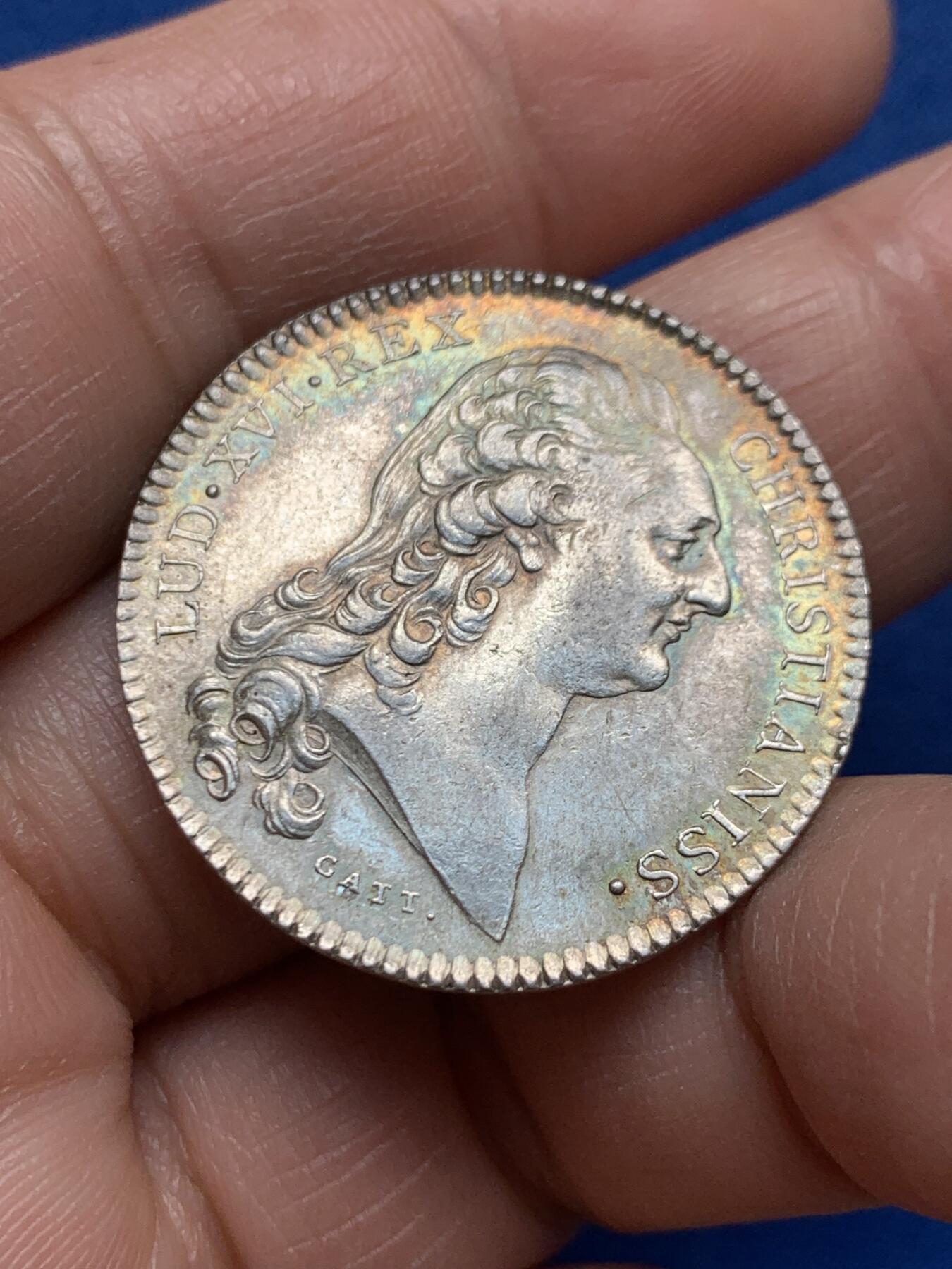 《竞宝斋》第451场 周日，周一，周二  3场连拍 （全场包邮，欢迎送拍） 法国路易十六头像夏莱特监狱检察官银质代币，9.39g，30.2mm