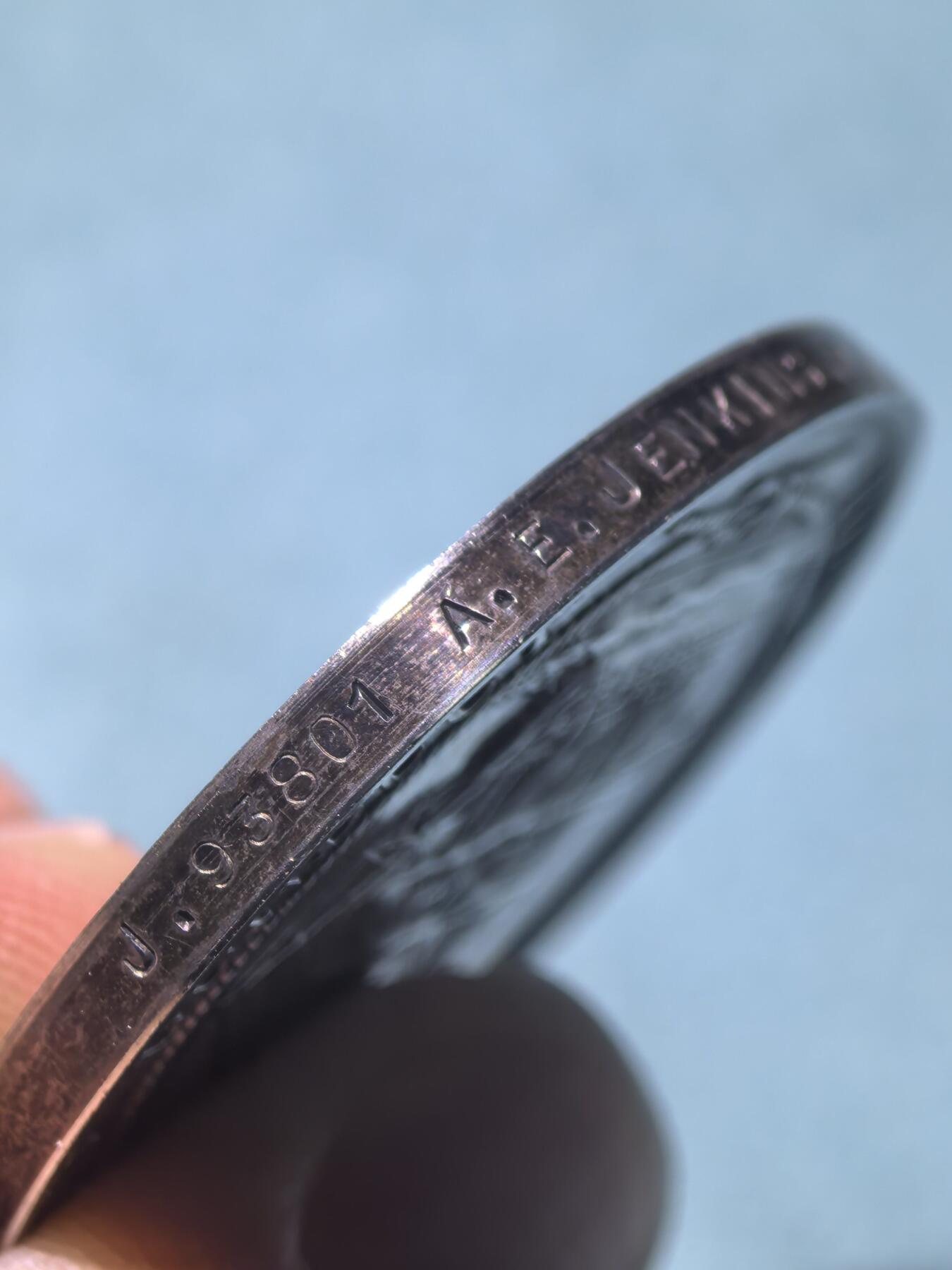 盛世勋华——号角文化勋章邮票专场拍卖第295期 英国海军长期服役和良好表现奖章 乔治五世版 银制 带边铭，授予英国皇家海军护卫舰金链花上的水兵