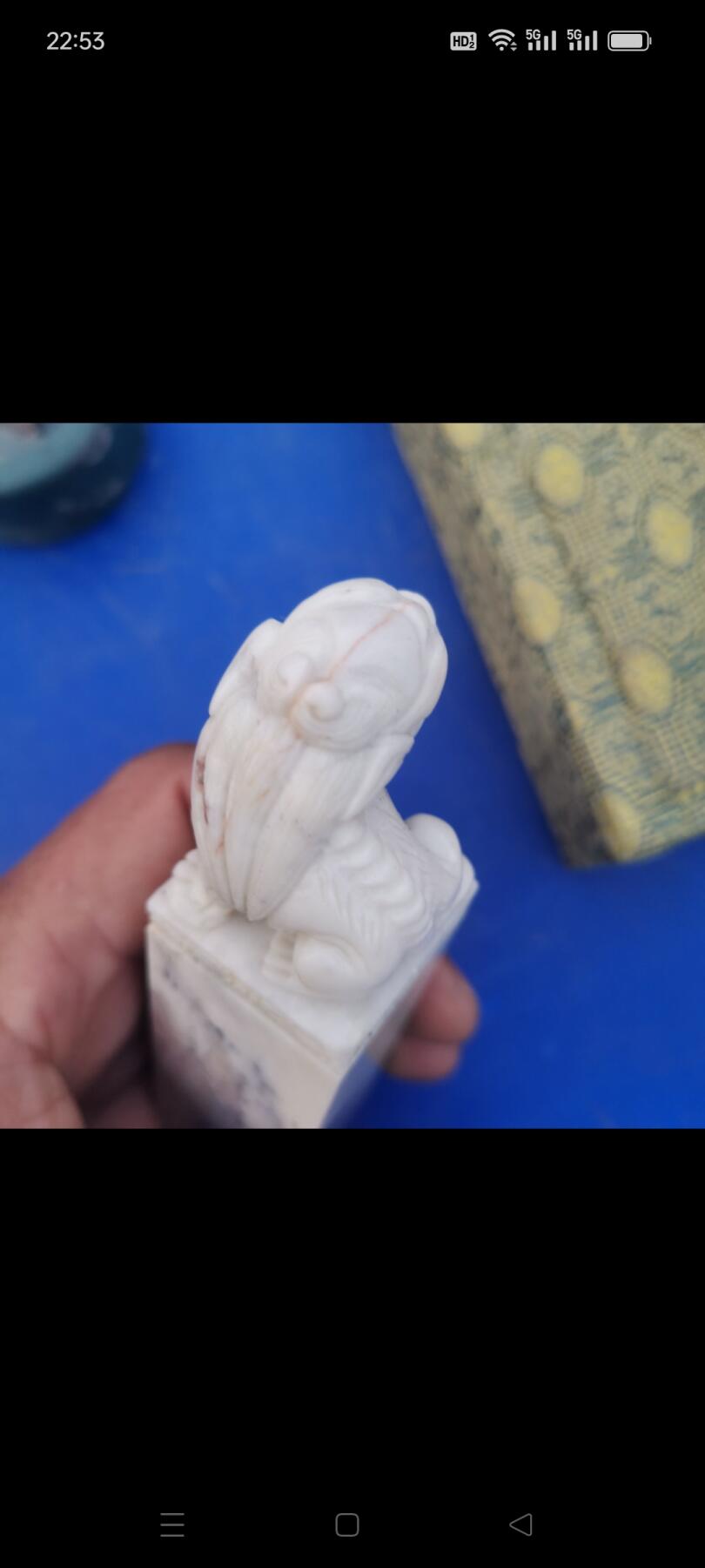 老寿山石印章一对，带石狮钮，造型古朴，适合收藏或摆，具体见图。整体成色还可以，有正常年代感，细节见图。