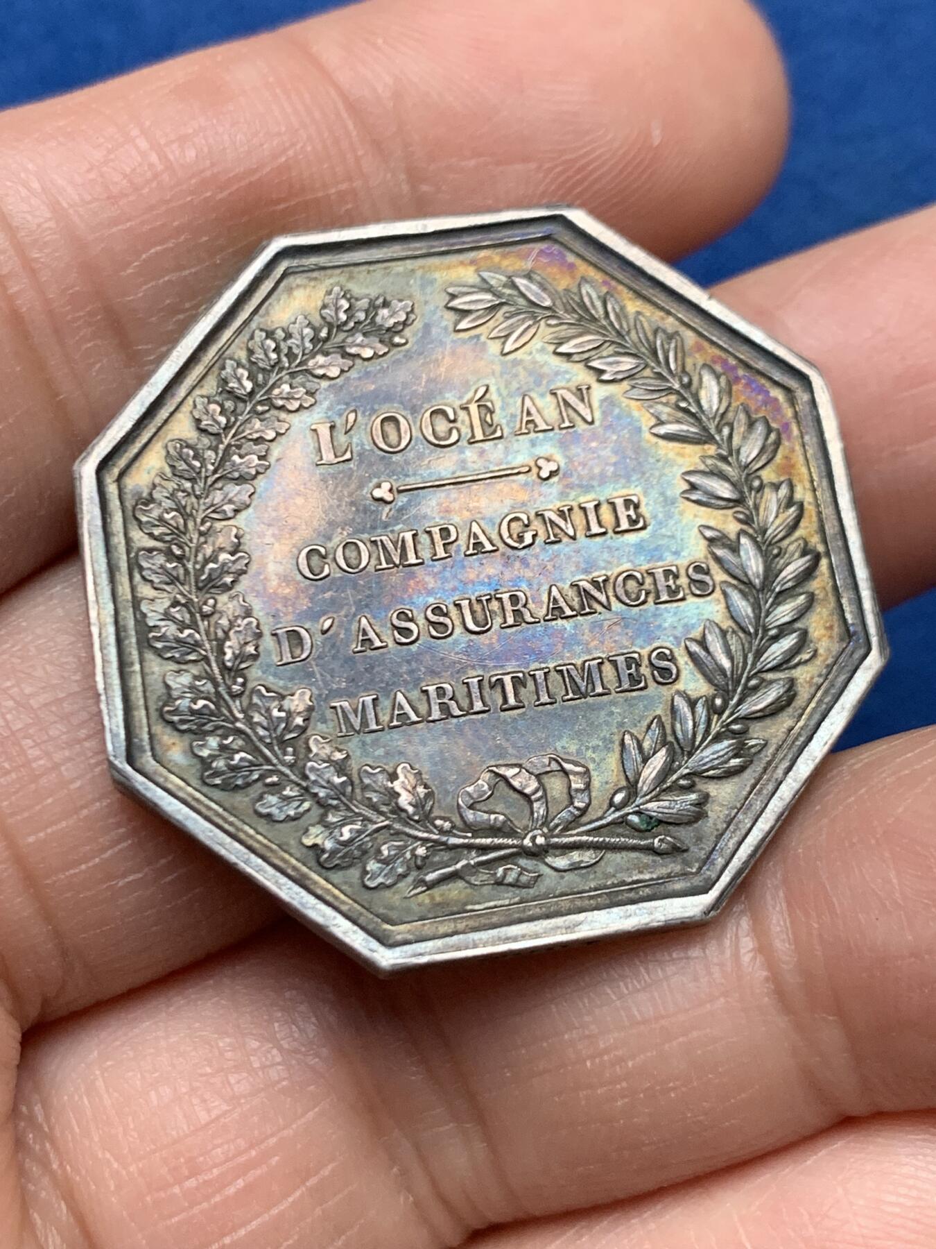 《竞宝斋》第451场 周日，周一，周二  3场连拍 （全场包邮，欢迎送拍） 法国早期无扇贝版本海王八角银质代币，海洋保险公司，17g，33.6mm，蜜蜂边铭