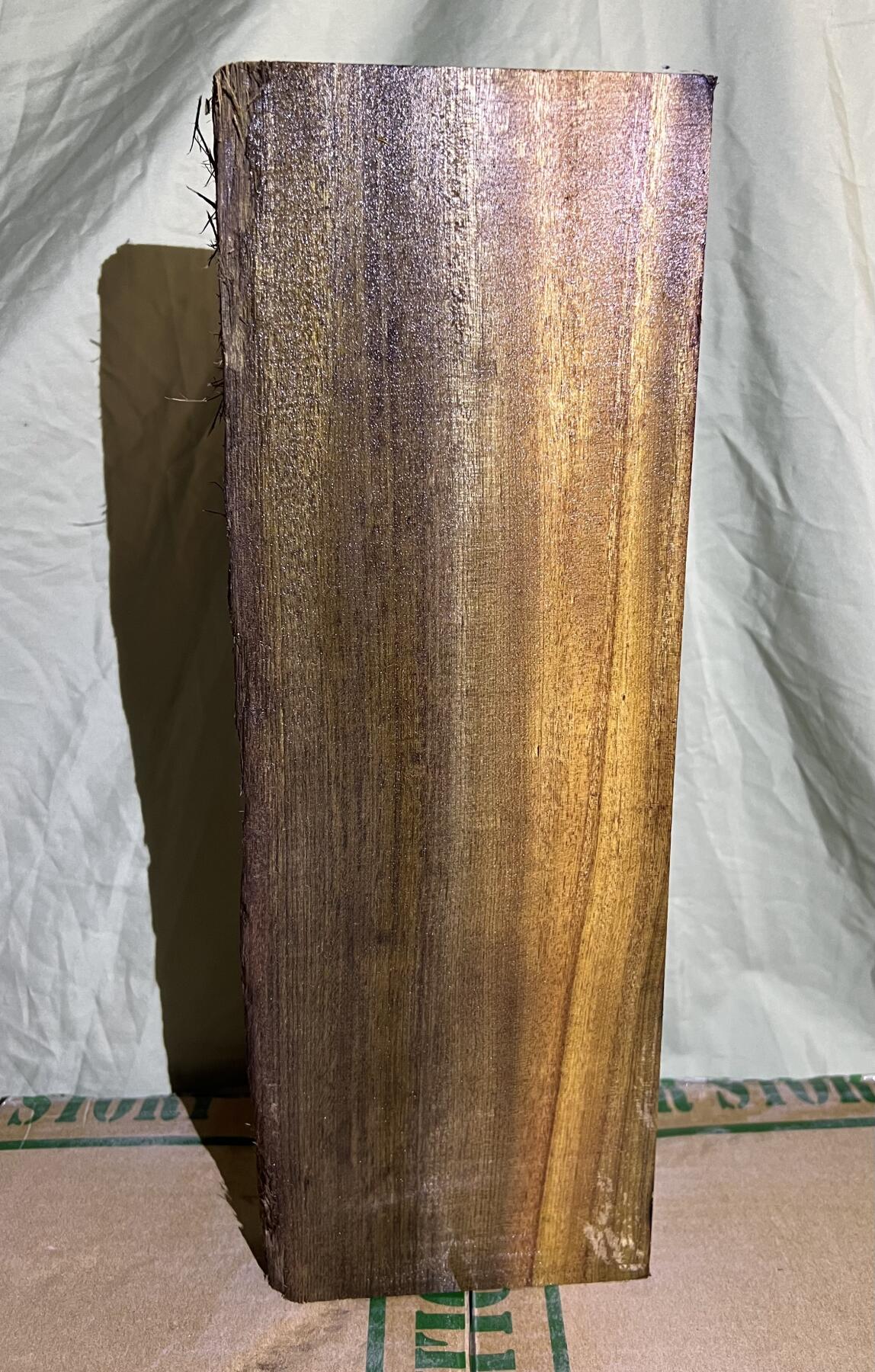 零元拍：1222-3 金丝楠 牌子料   满金丝 果香满满 尺寸：36.4/12.8/厚3.3CM。