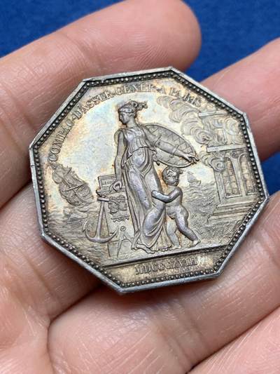 《竞宝斋》第451场 周日，周一，周二  3场连拍 （全场包邮，欢迎送拍） - 法国八角银章，路易十八头像综合保险公司，带珠圈早期版本，21.78g，35.6mm，早期无边铭