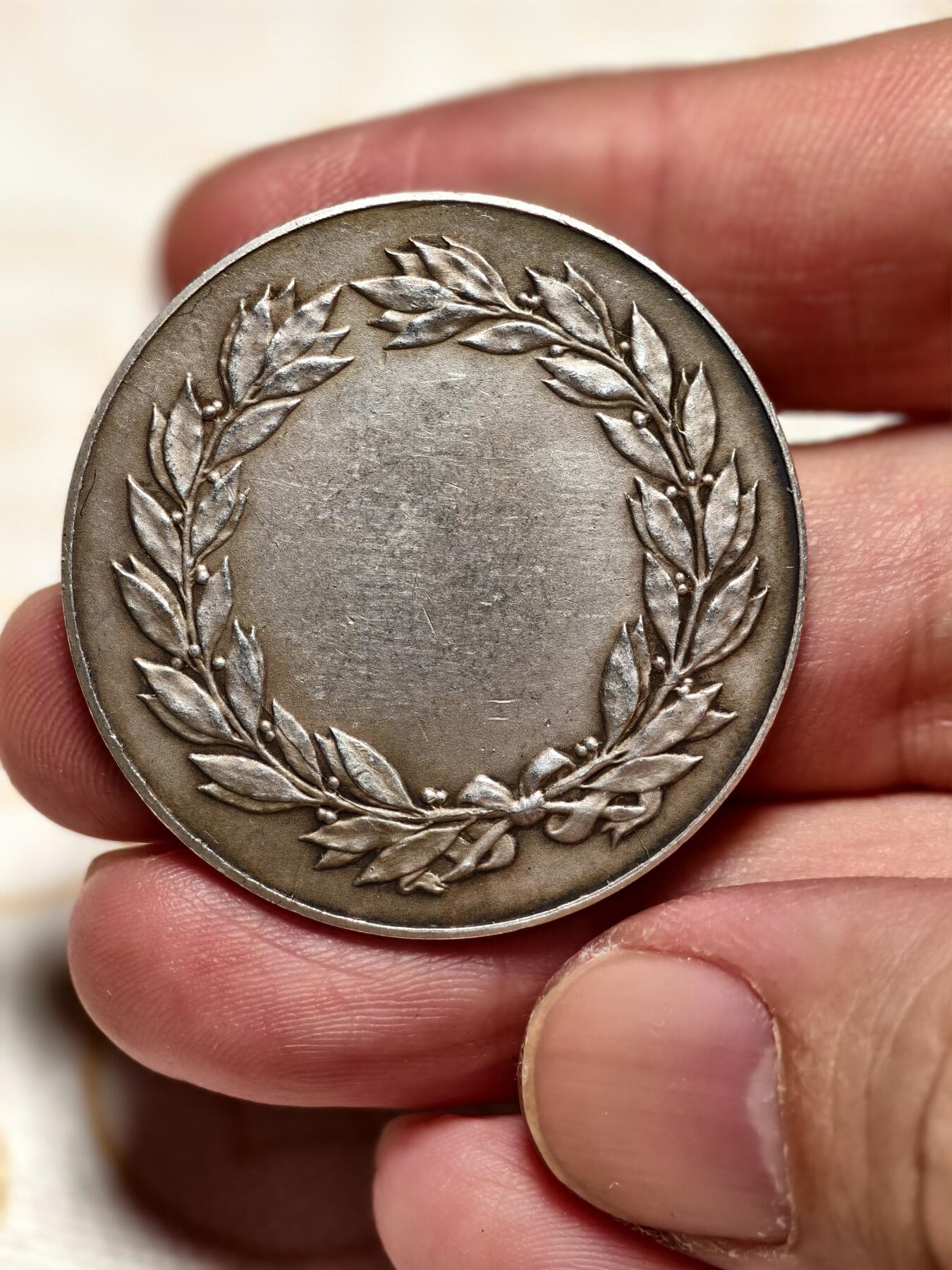 抚柳草堂-第四期章牌钱币（圣诞专场） 奖章勋章限时免佣 满百包邮 放漏专场 法国19世纪纪念银章 城堡王冠细节丰富背面未刻 丰饶角1AR边铭 950高银重20.8克 直径36.2mm 非常棒的一枚