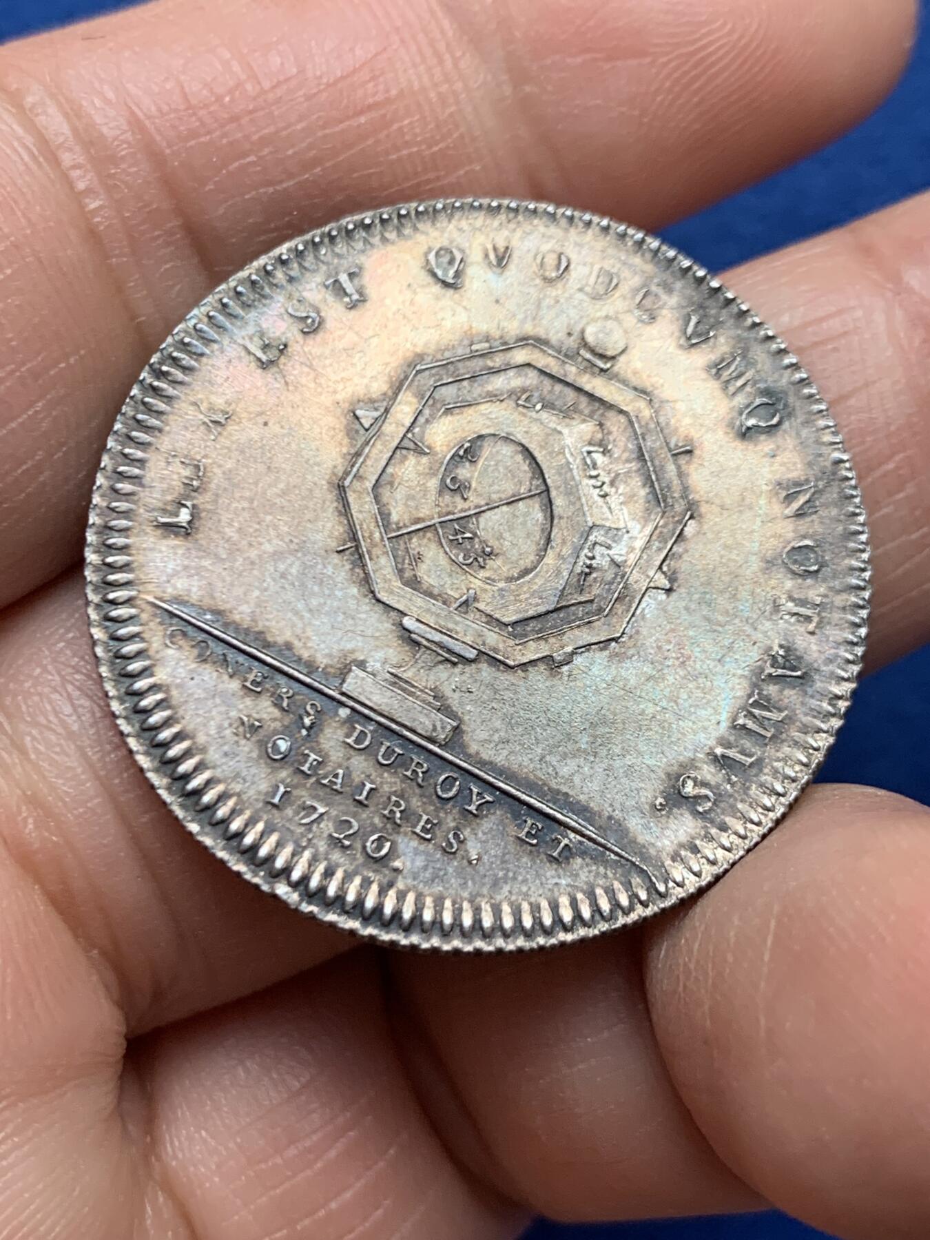 《竞宝斋》第451场 周日，周一，周二  3场连拍 （全场包邮，欢迎送拍） 法国巴黎公证人银质代币，保存较为不错，11.46g，31.5mm