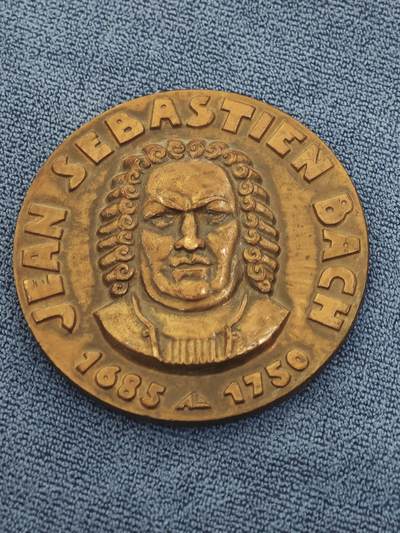 法国纪念塞巴斯蒂安.巴赫大铜章 德国作曲家塞巴斯蒂安.巴赫被誉为西方现代音乐之父。  直径64毫米。重164克。 - 法国纪念塞巴斯蒂安.巴赫大铜章 德国作曲家塞巴斯蒂安.巴赫被誉为西方现代音乐之父。  直径64毫米。重164克。