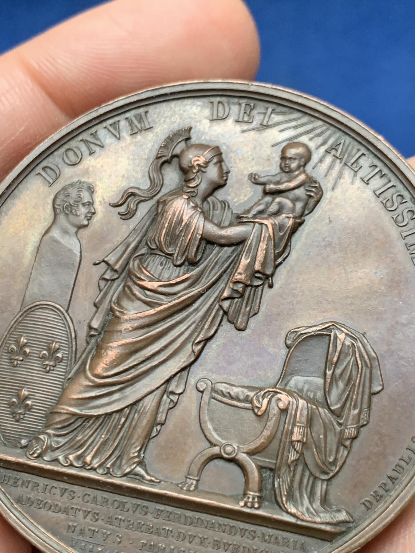 《竞宝斋》第451场 周日，周一，周二  3场连拍 （全场包邮，欢迎送拍） 法国波尔多公爵（亨利五世）诞生纪念铜章，71.78g，50mm，1842年以前无边铭