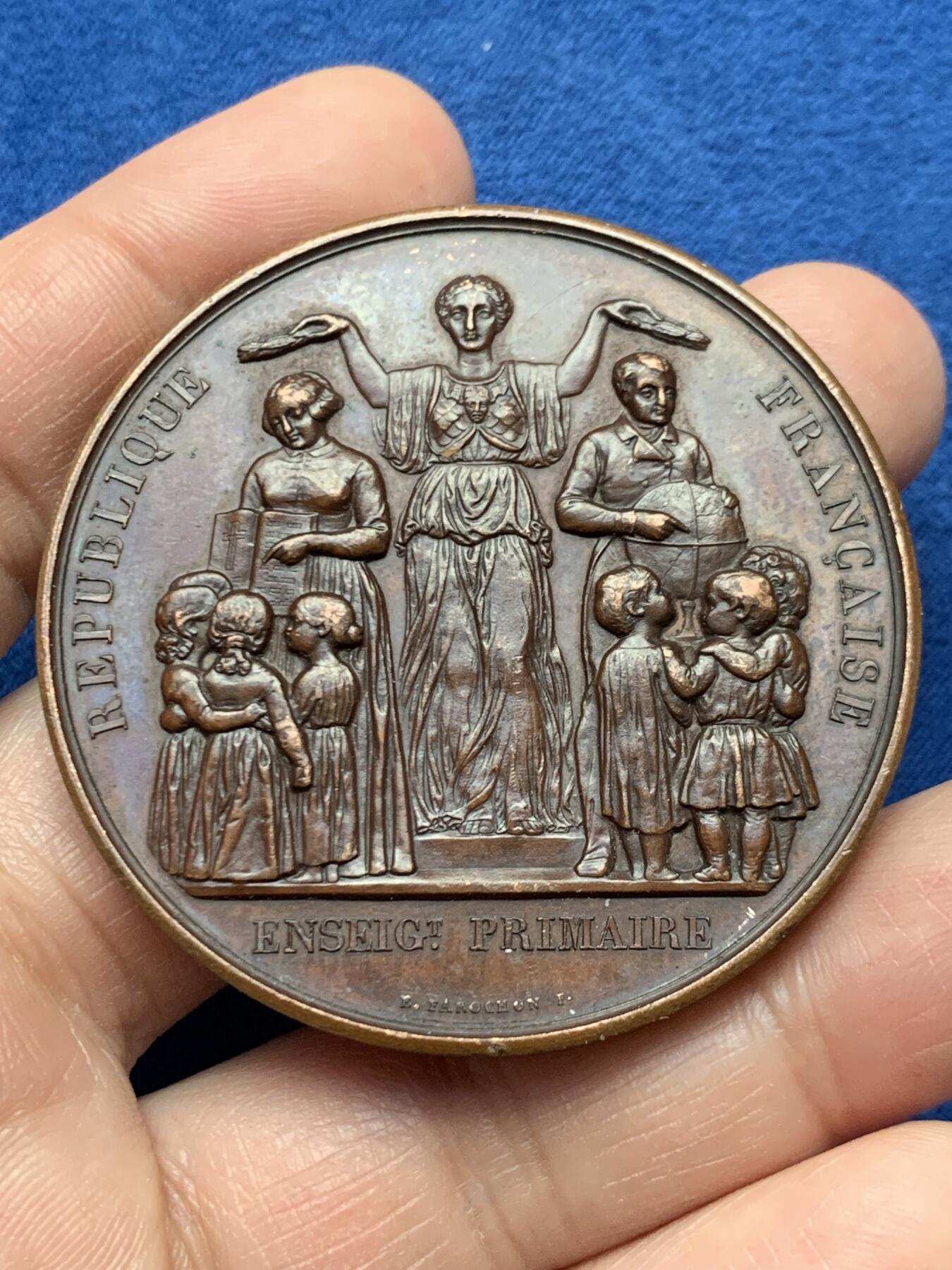 《竞宝斋》第451场 周日，周一，周二  3场连拍 （全场包邮，欢迎送拍） 法国初等教育铜章，63.76g，50.8mm，丰饶角边铭