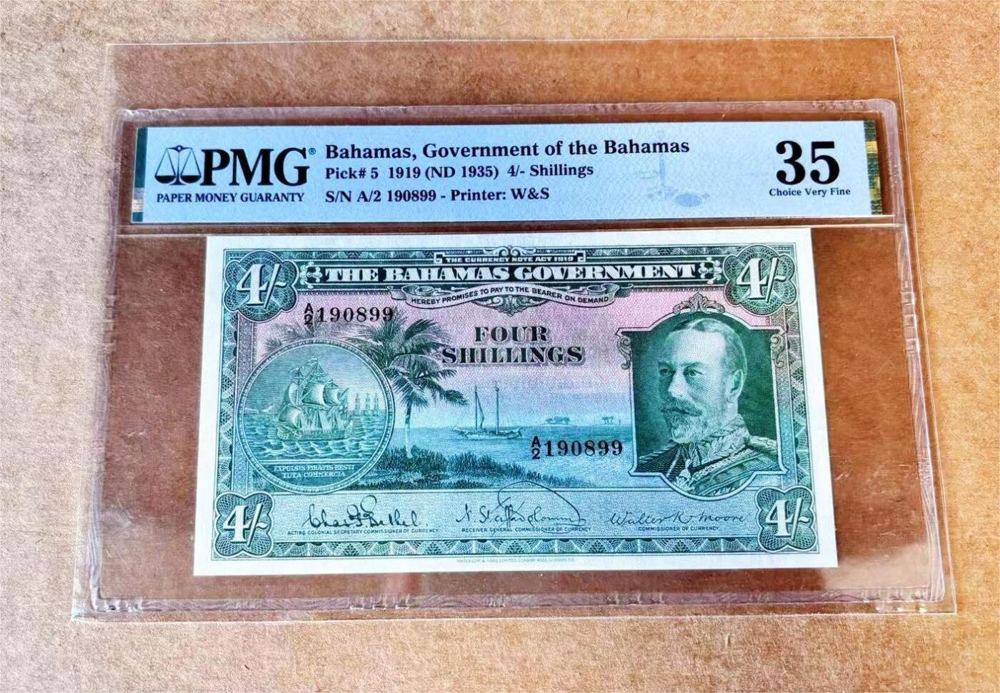 【Blue Auction】世界纸币精拍第767期——18级TOP拍卖/信誉/品质/专业/高效💫  【仅2张更高分 倒置号 p5】巴哈马 1919系列4先令 该套是巴哈马发行的唯一印有国王乔治五世肖像的纸币 由于该群岛的气候条件 这枚纸币在高级别上很少见 是任何巴哈马或英联邦收藏的必备品 尤其这张纸张新鲜原始状态非常好 背面独立小场景非常有意境 值得收藏 PMG35