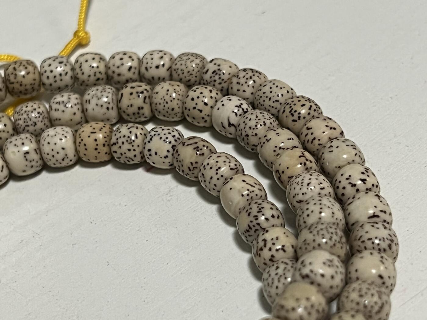 零元拍：代客随缘拍几条串儿，星月菩提手串两条（7/8，8/9），长串一条（7/8），菩提根手串两条（12），再加一条不知道是不是玉料的随型手串。