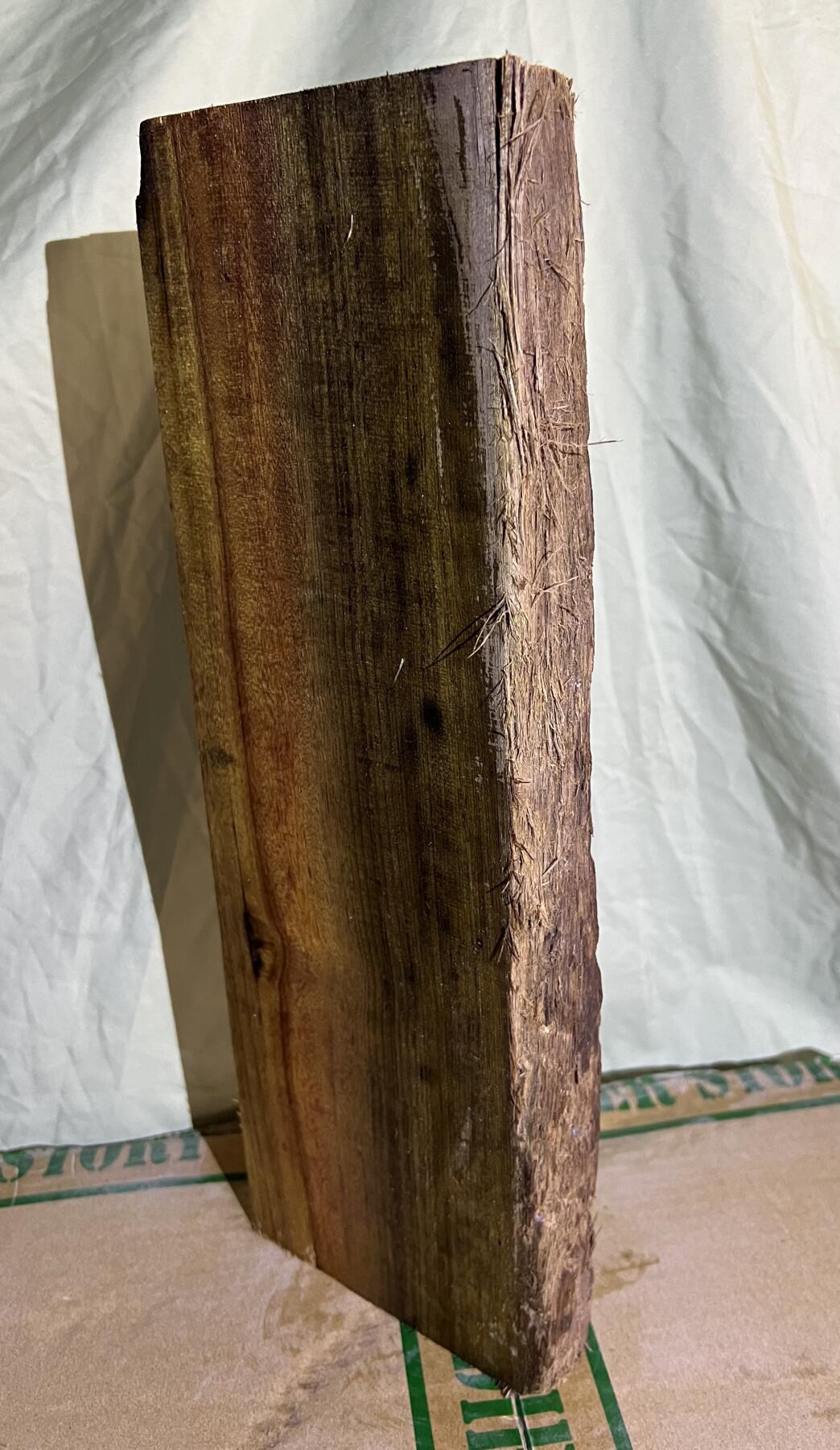 零元拍：1222-3 金丝楠 牌子料   满金丝 果香满满 尺寸：36.4/12.8/厚3.3CM。