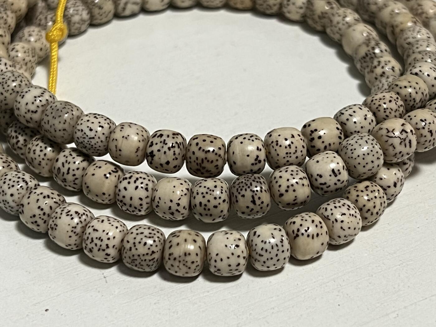 零元拍：代客随缘拍几条串儿，星月菩提手串两条（7/8，8/9），长串一条（7/8），菩提根手串两条（12），再加一条不知道是不是玉料的随型手串。