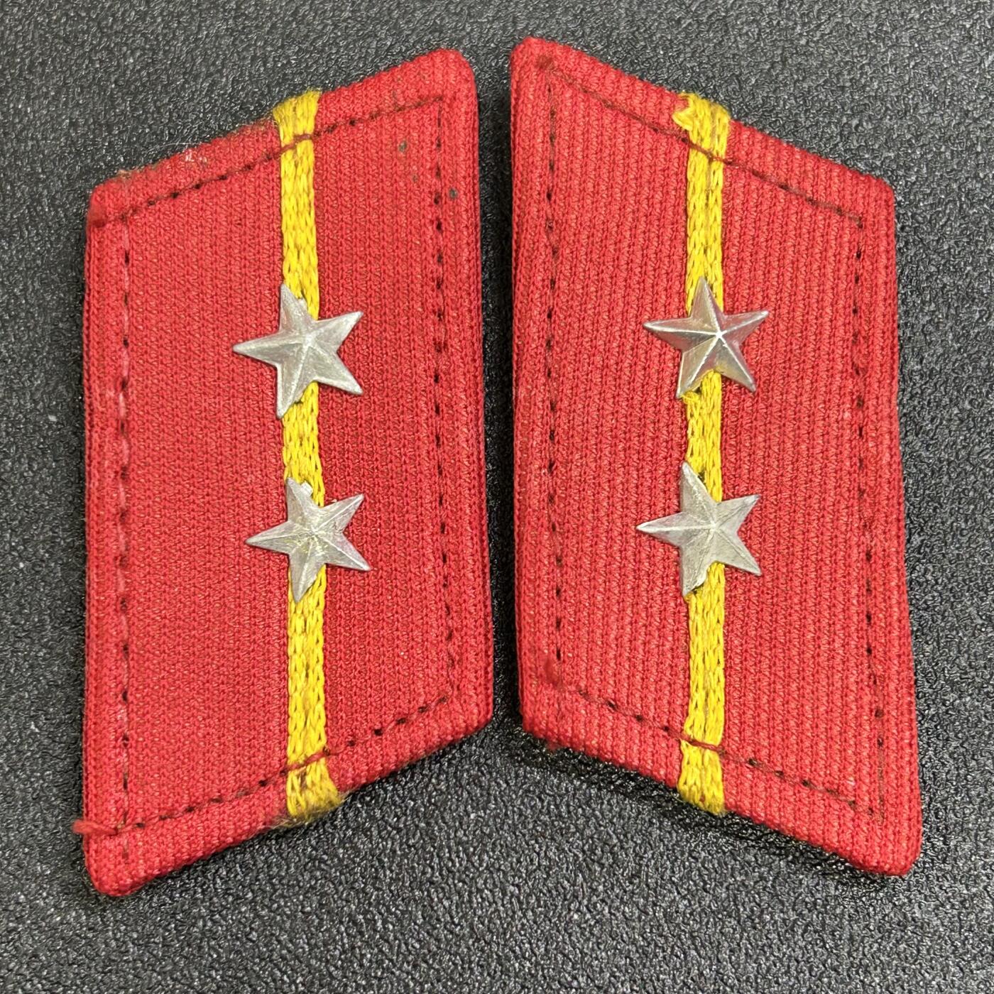 西秦中古拍卖第七十期 越南人民军陆军早期KN58式中士领章