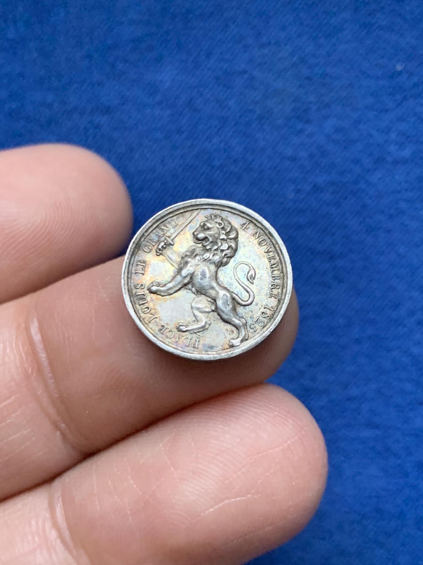 《竞宝斋》第451场 周日，周一，周二  3场连拍 （全场包邮，欢迎送拍） 法国Barre 里昂地区路易十三雕像迷你银质代币，2g，15mm，早期无边铭