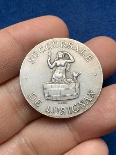 《竞宝斋》第451场 周日，周一，周二  3场连拍 （全场包邮，欢迎送拍） - 法国普瓦捷储蓄银行银质代币，海妖在澡盆里，11.12g，30.2mm，丰饶角1argent边铭