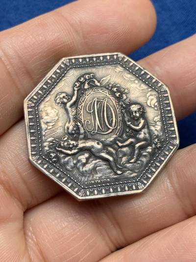 《竞宝斋》第451场 周日，周一，周二  3场连拍 （全场包邮，欢迎送拍） - 法国八角银质代币，三个小天使皇家婚姻，16.75g，33.4mm，丰饶角边铭，边有磕