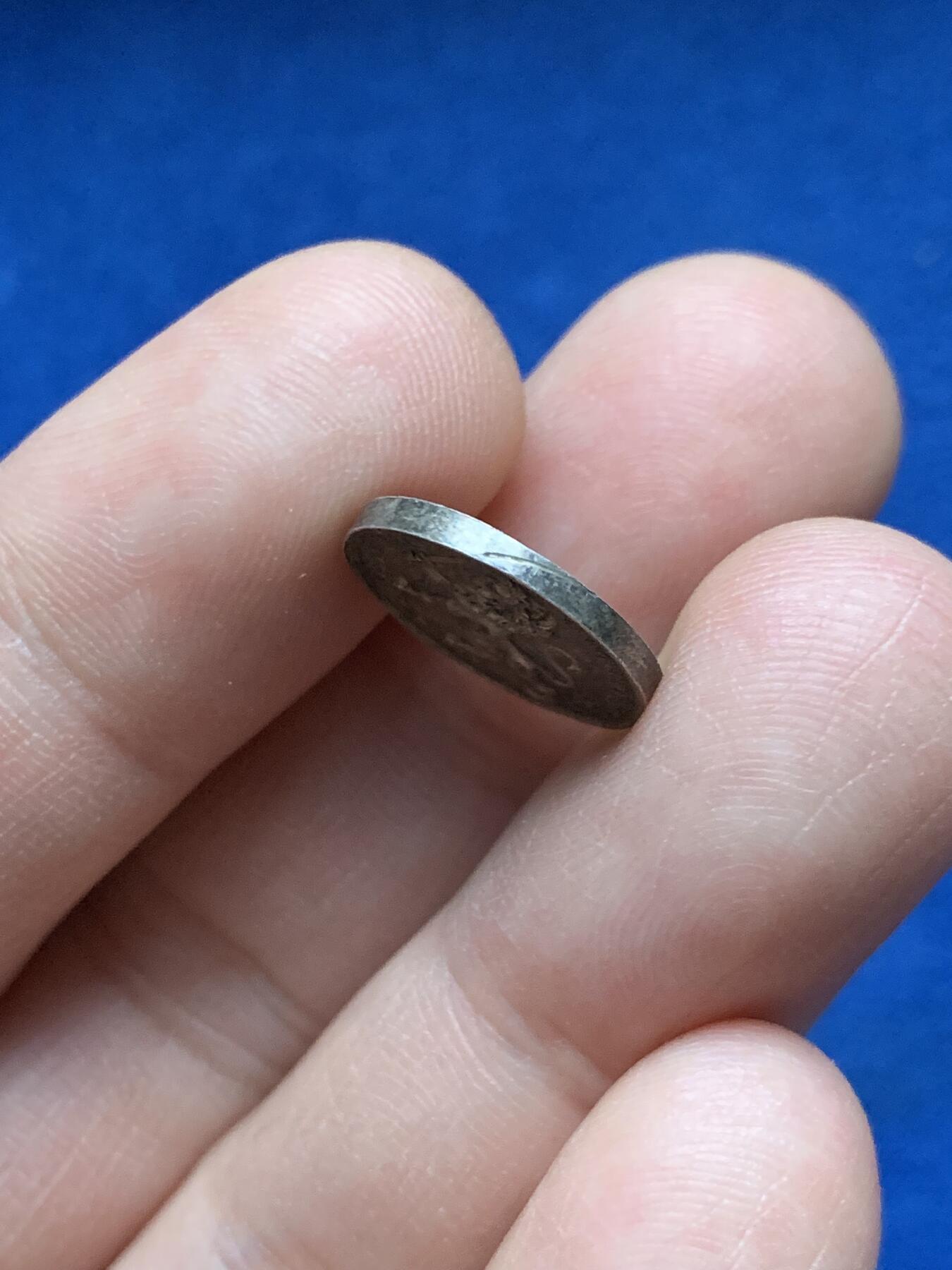 《竞宝斋》第451场 周日，周一，周二  3场连拍 （全场包邮，欢迎送拍） 法国Barre 里昂地区路易十三雕像迷你银质代币，2g，15mm，早期无边铭