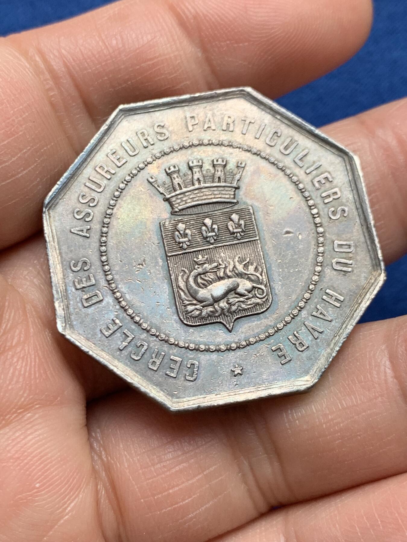 《竞宝斋》第451场 周日，周一，周二  3场连拍 （全场包邮，欢迎送拍） 法国勒阿弗尔私人保险协会八角银章，18.75g，35.6mm，手指边铭，少见八角。