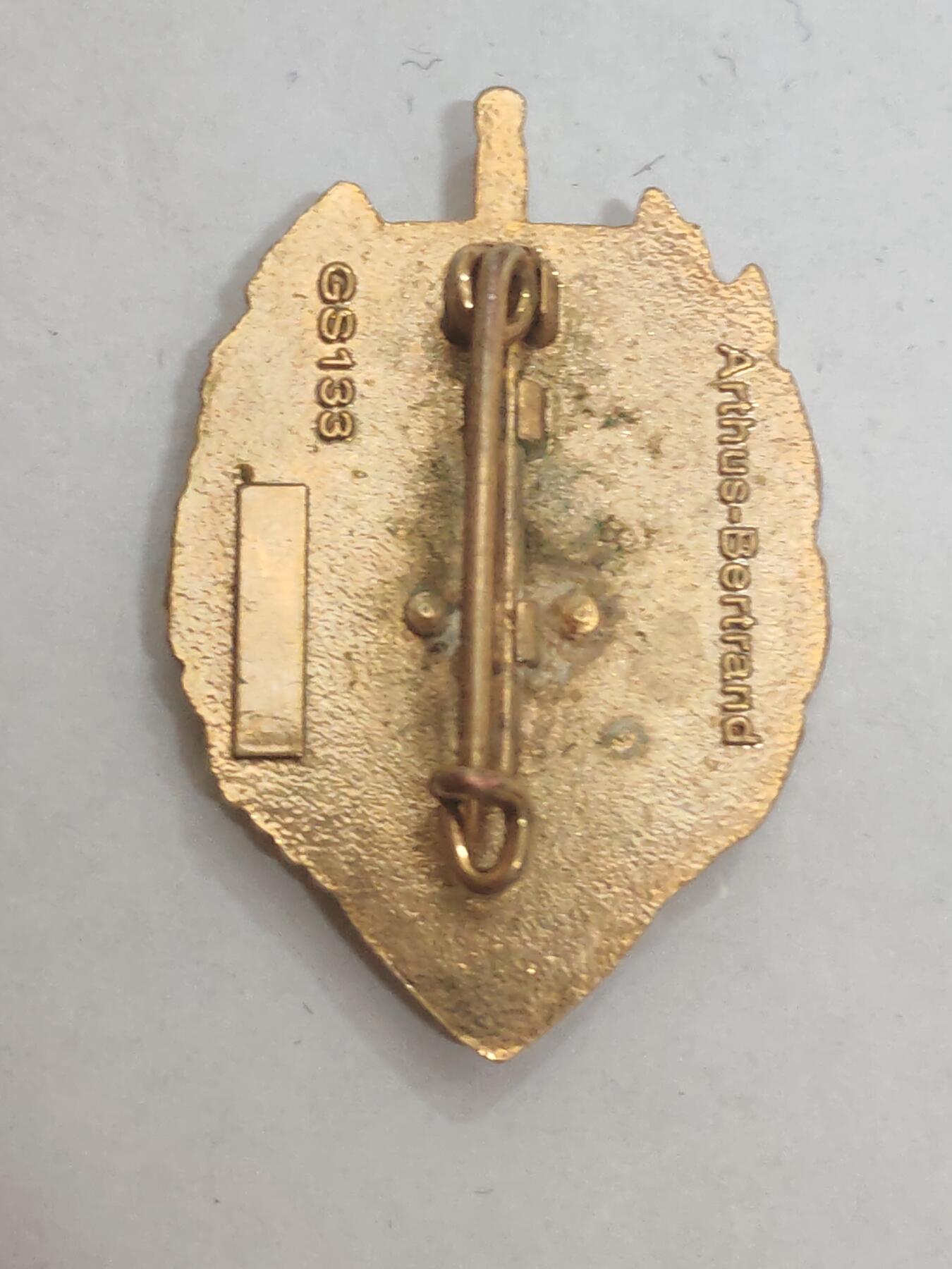 韵星假日拍卖第三十三期 -- Rimey Holidays Auction 33 法兰西预备役特种部队证章 亚瑟贝特朗制作 设计非常好好 经典蜜蜂 热珐琅 极品